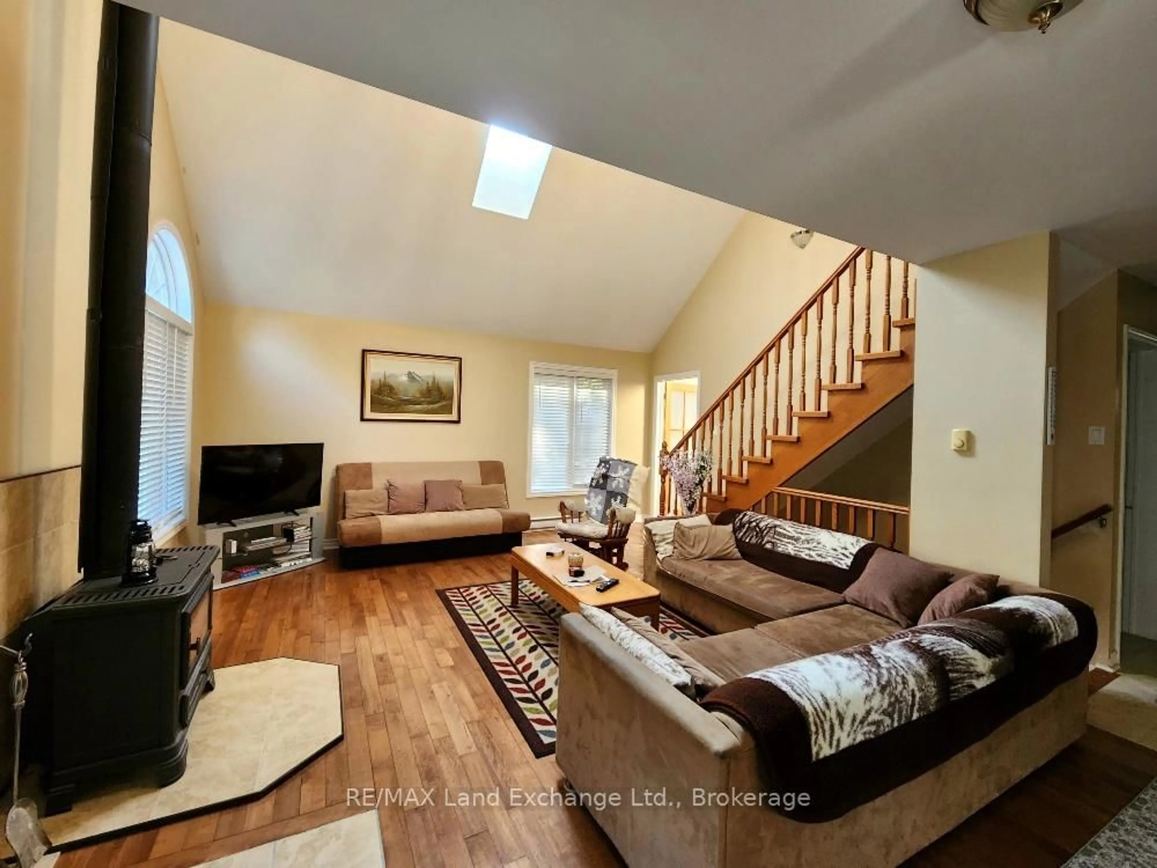 Living room with furniture, unknown for 207 Birch Cres, Huron-Kinloss Ontario N2Z 2X3