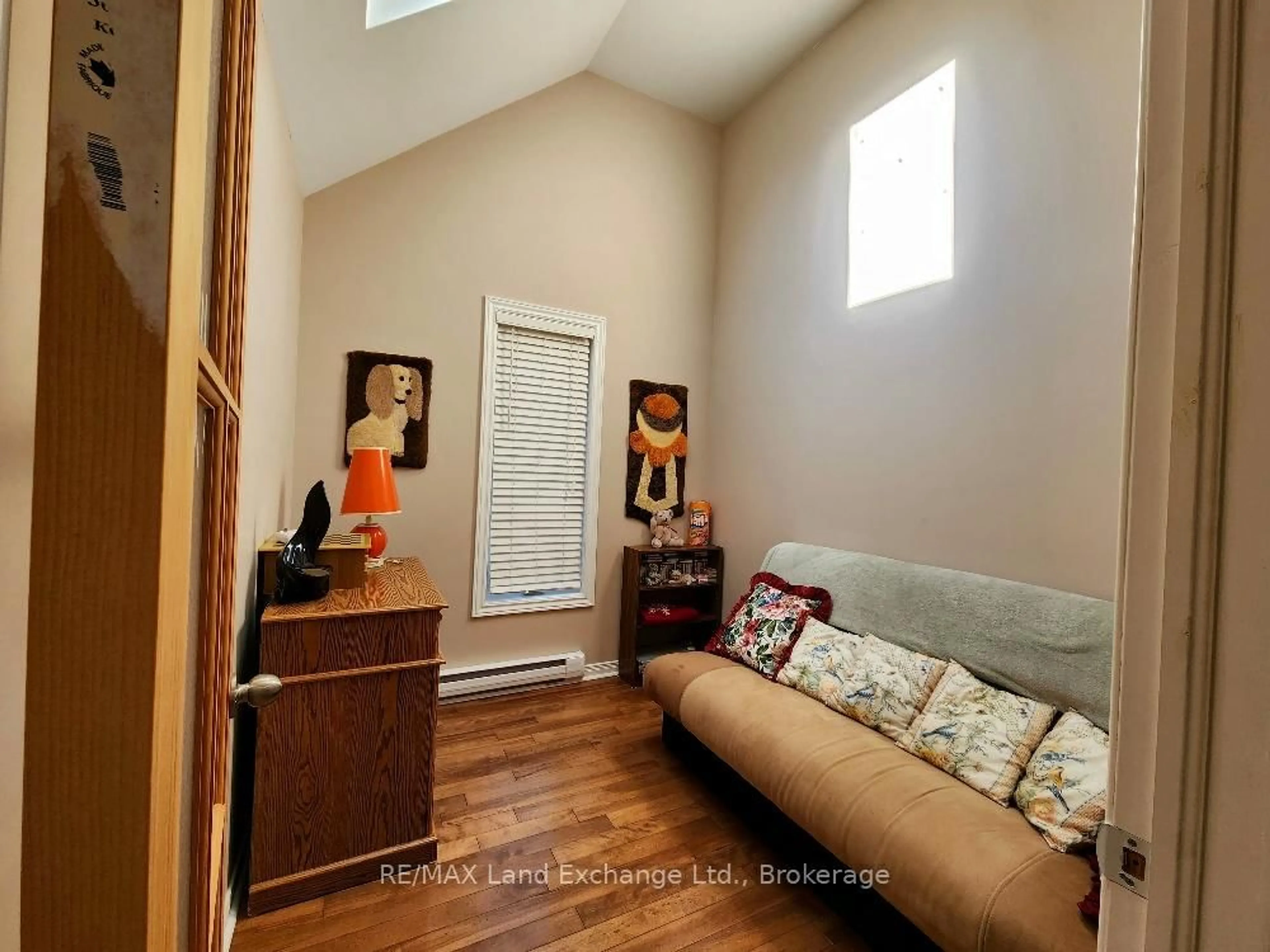 Indoor entryway for 207 Birch Cres, Huron-Kinloss Ontario N2Z 2X3