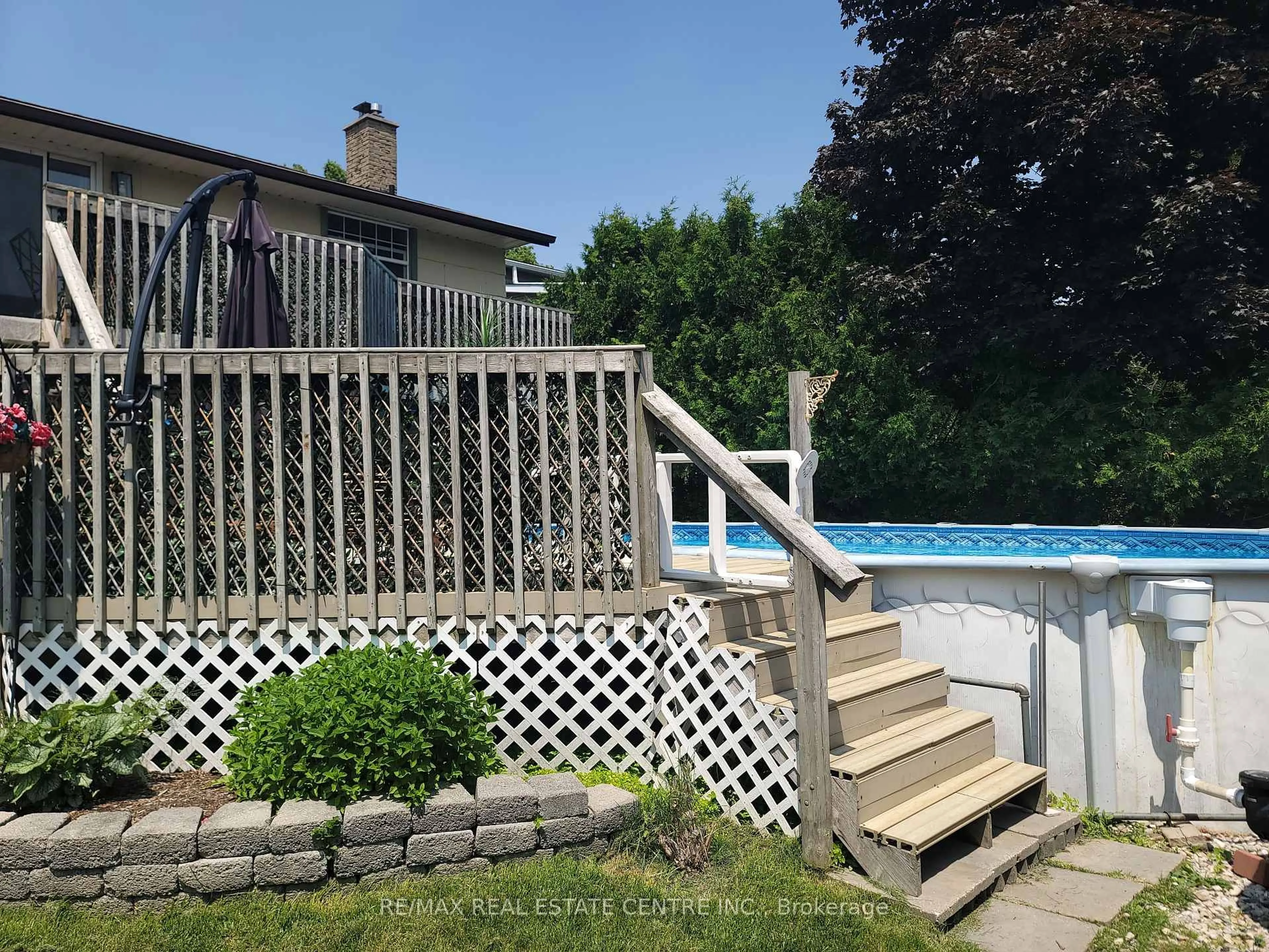 Pool for 47 Manor Dr, Kitchener Ontario N2A 2T9