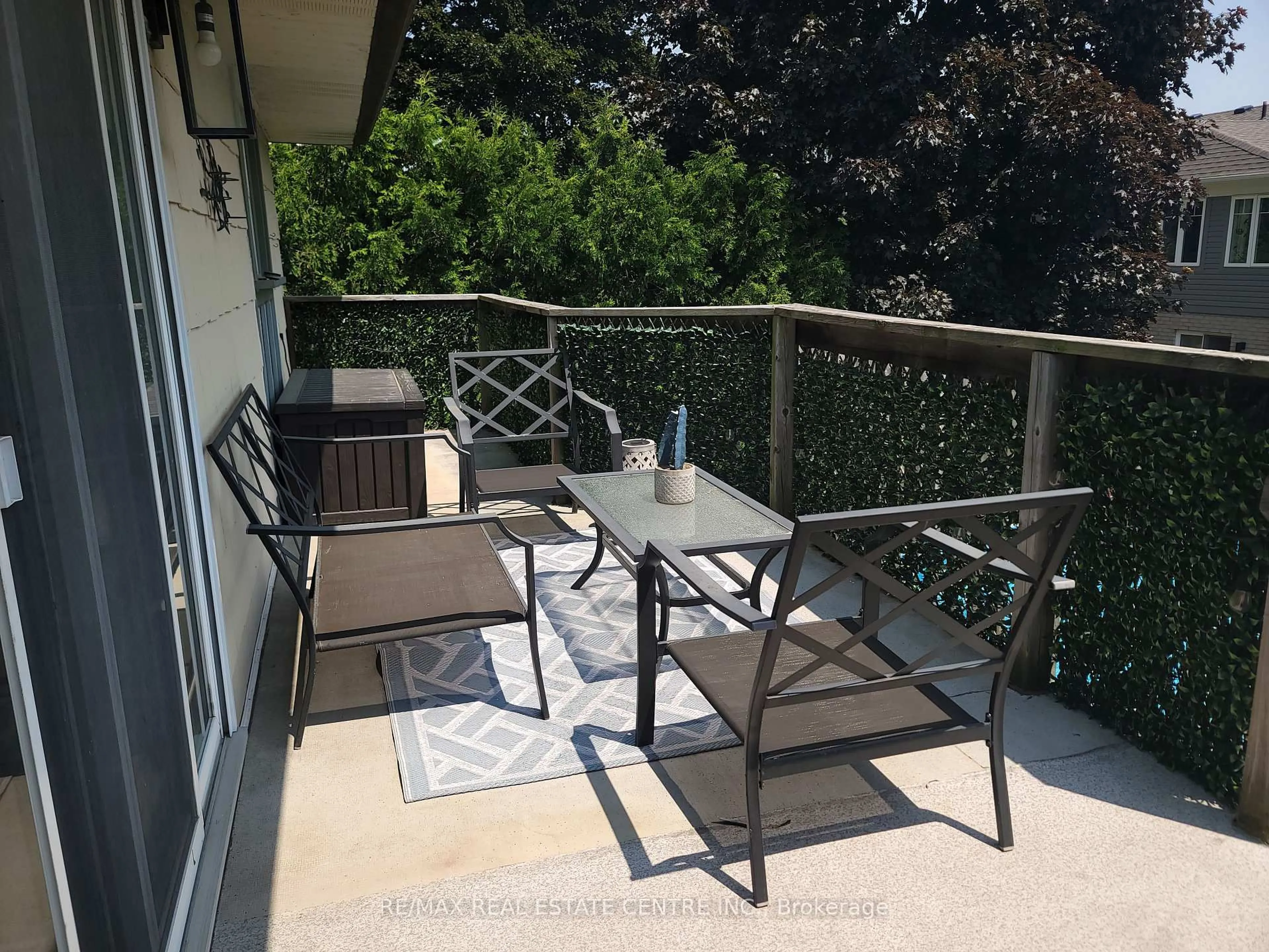 Patio, unknown for 47 Manor Dr, Kitchener Ontario N2A 2T9