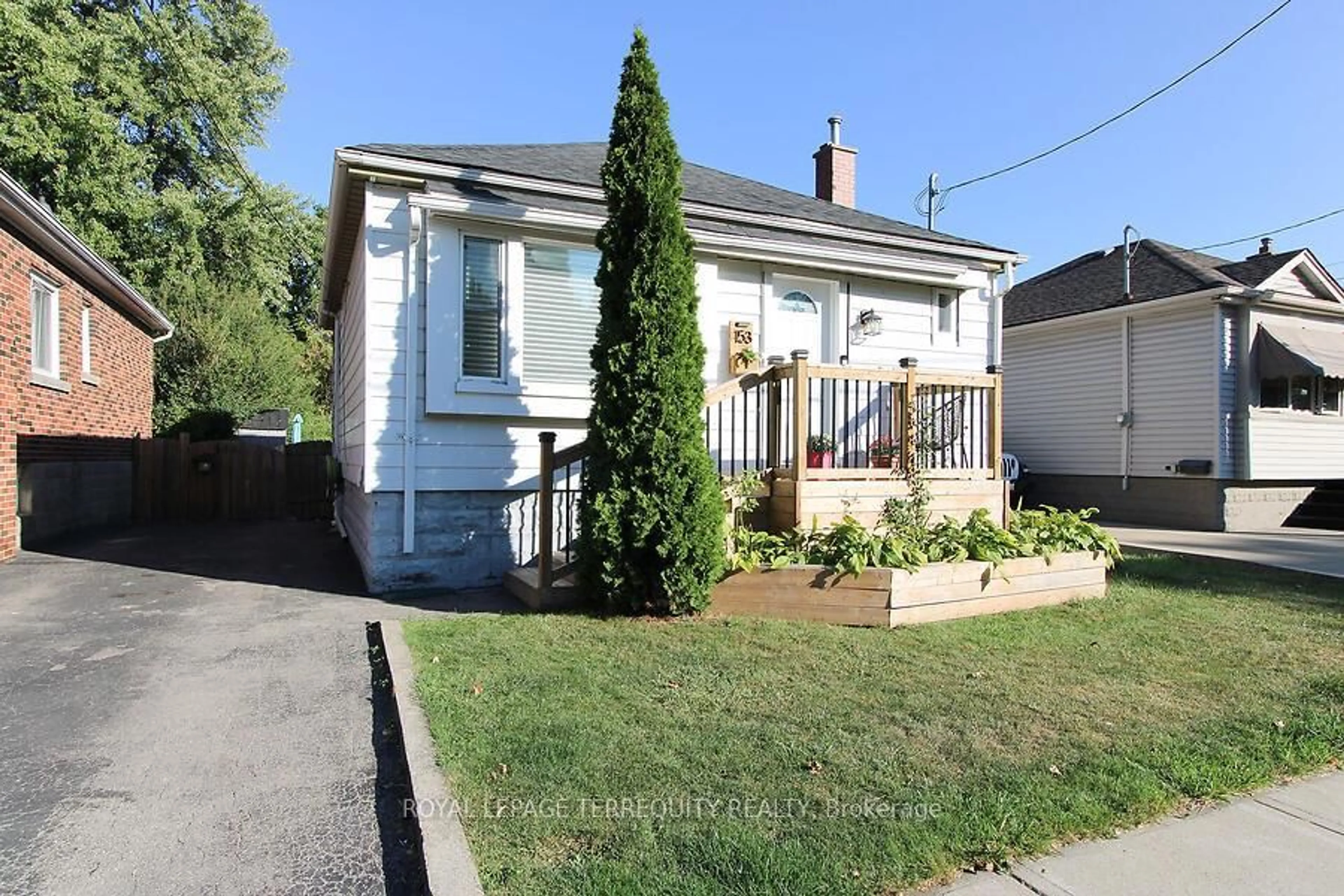 Unknown for 153 East 16th St, Hamilton Ontario L9A 4J4