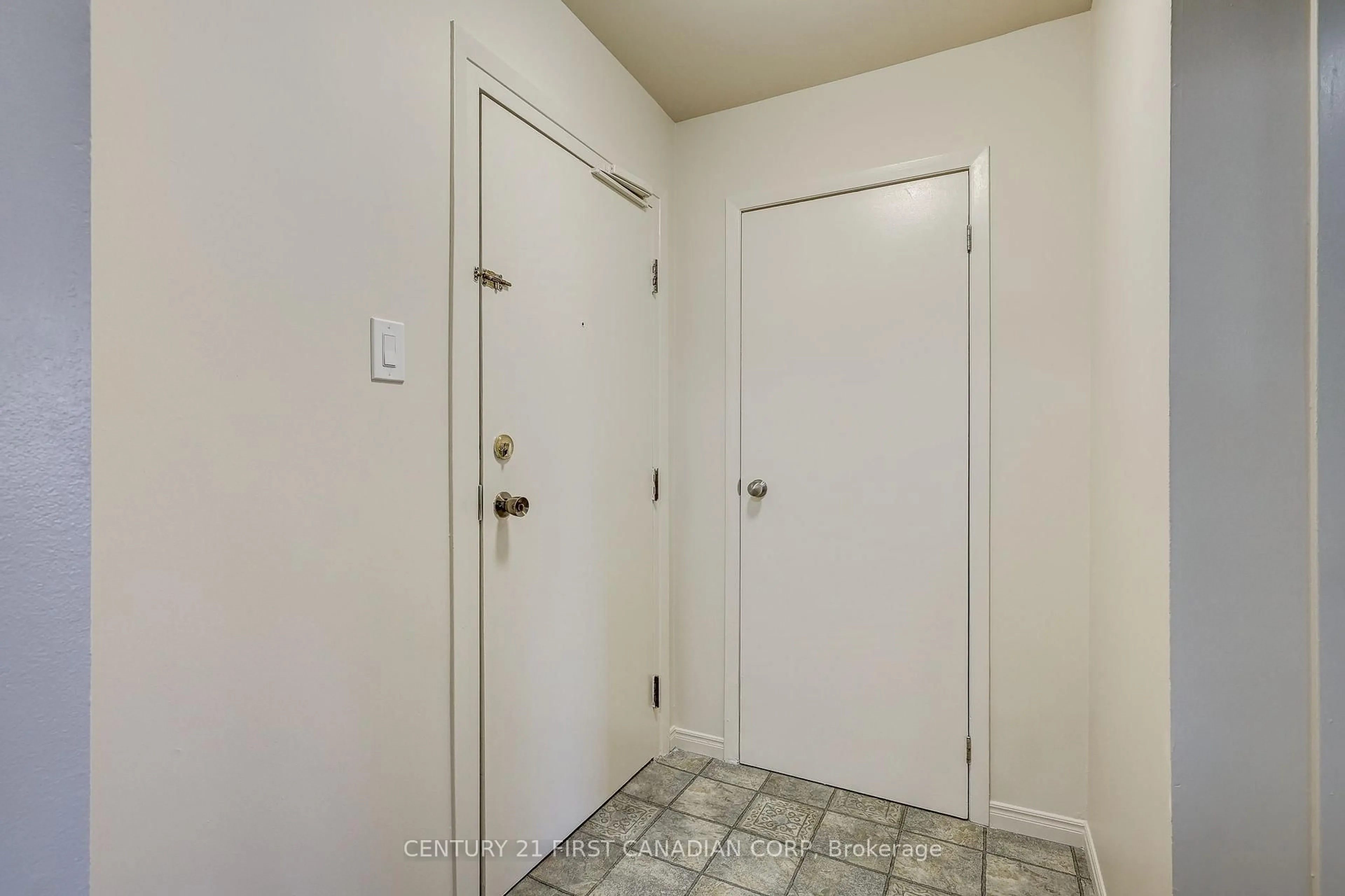 Indoor entryway for 130 Conway Dr #123, London South Ontario N6E 3M9
