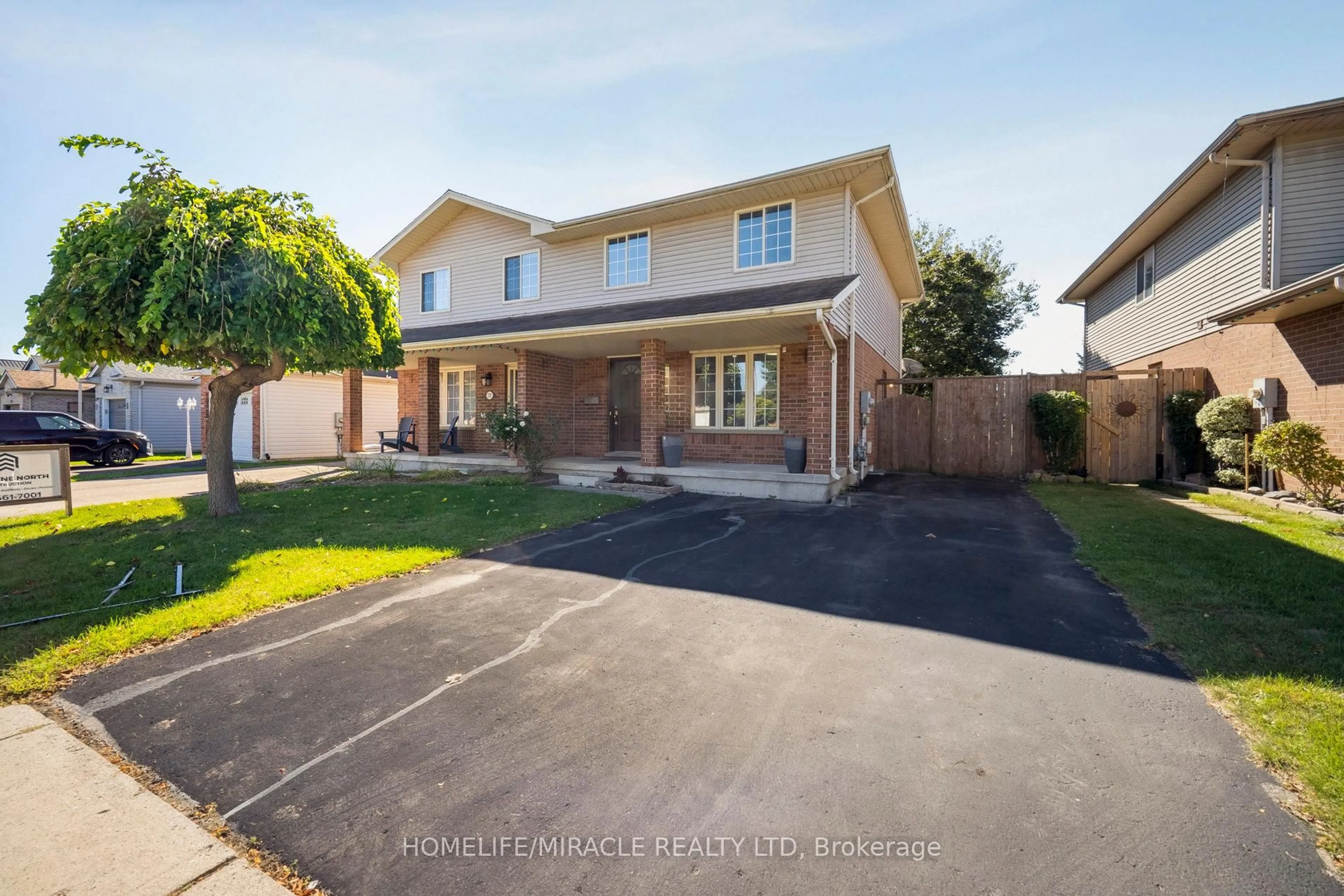 A pic from outside/outdoor area/front of a property/back of a property/a pic from drone, street for 1785 Marconi Blvd, London East Ontario N5V 4T9