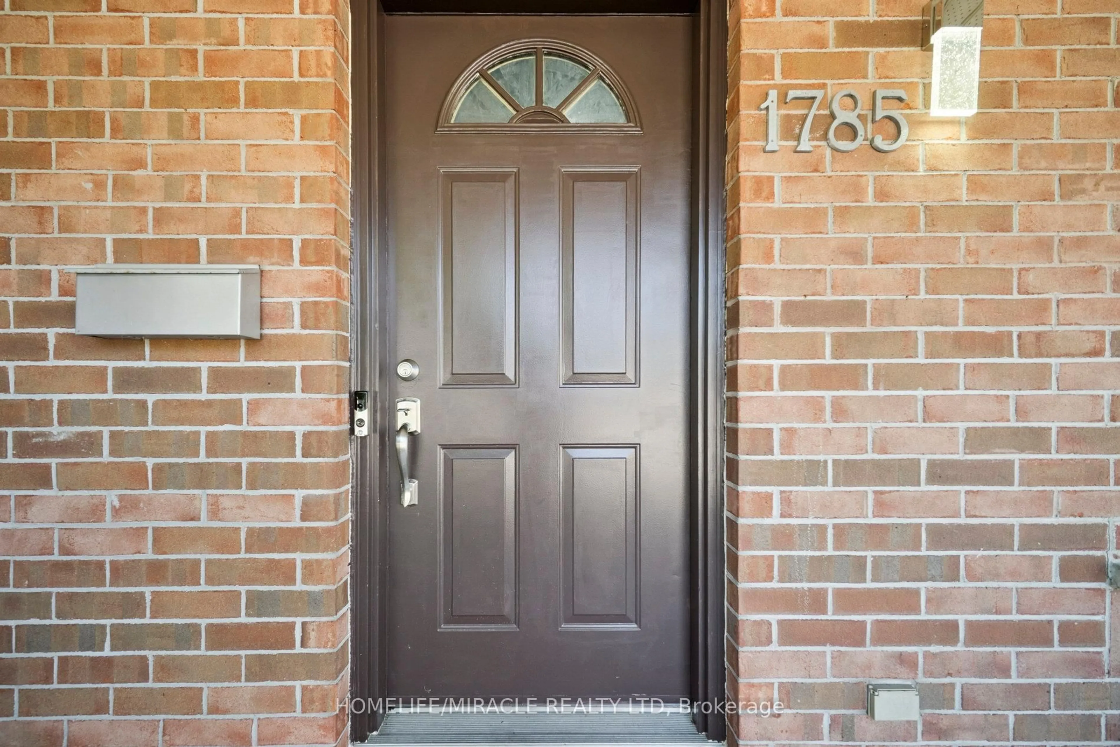 Indoor entryway for 1785 Marconi Blvd, London East Ontario N5V 4T9