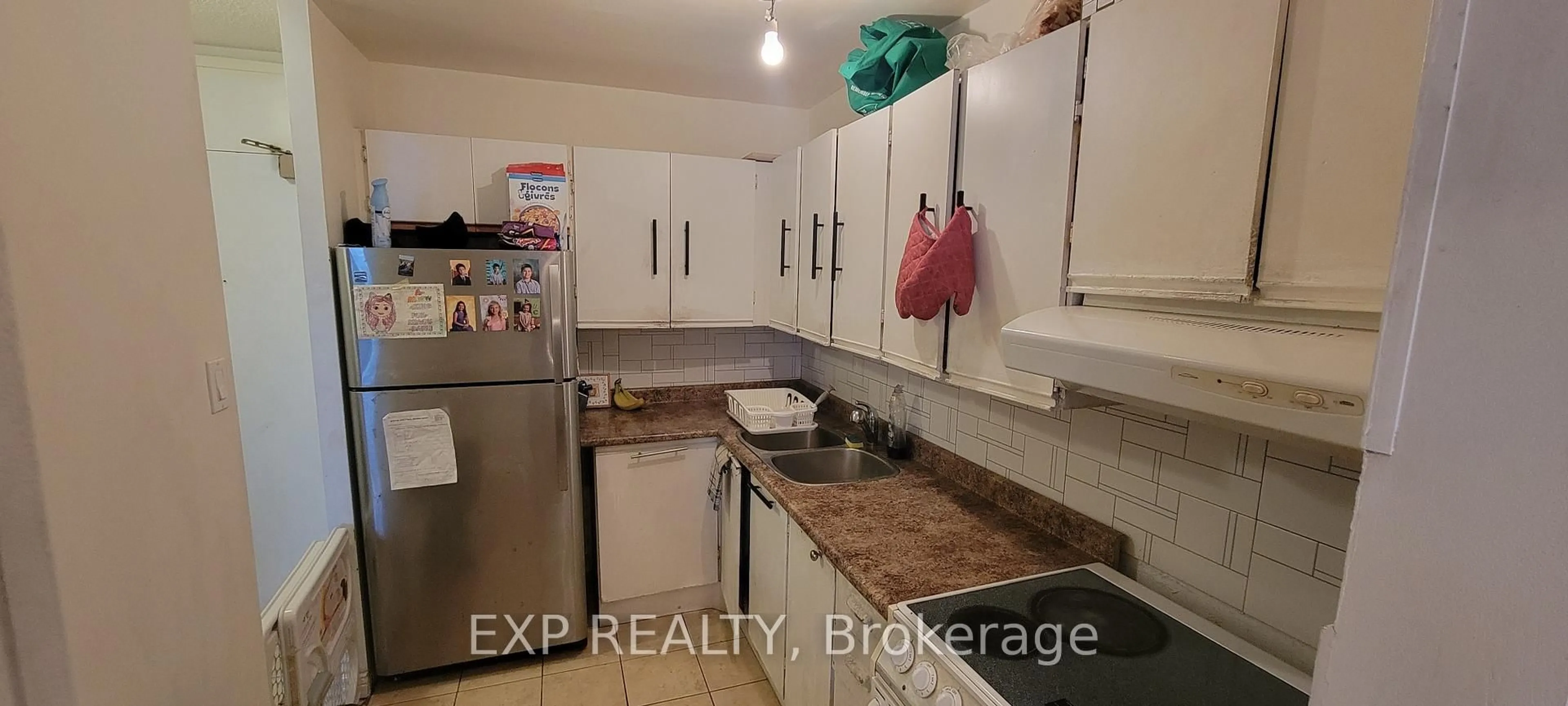 Standard kitchen, unknown for 2000 Jasmine Cres #516, Ottawa Ontario K1J 8K4