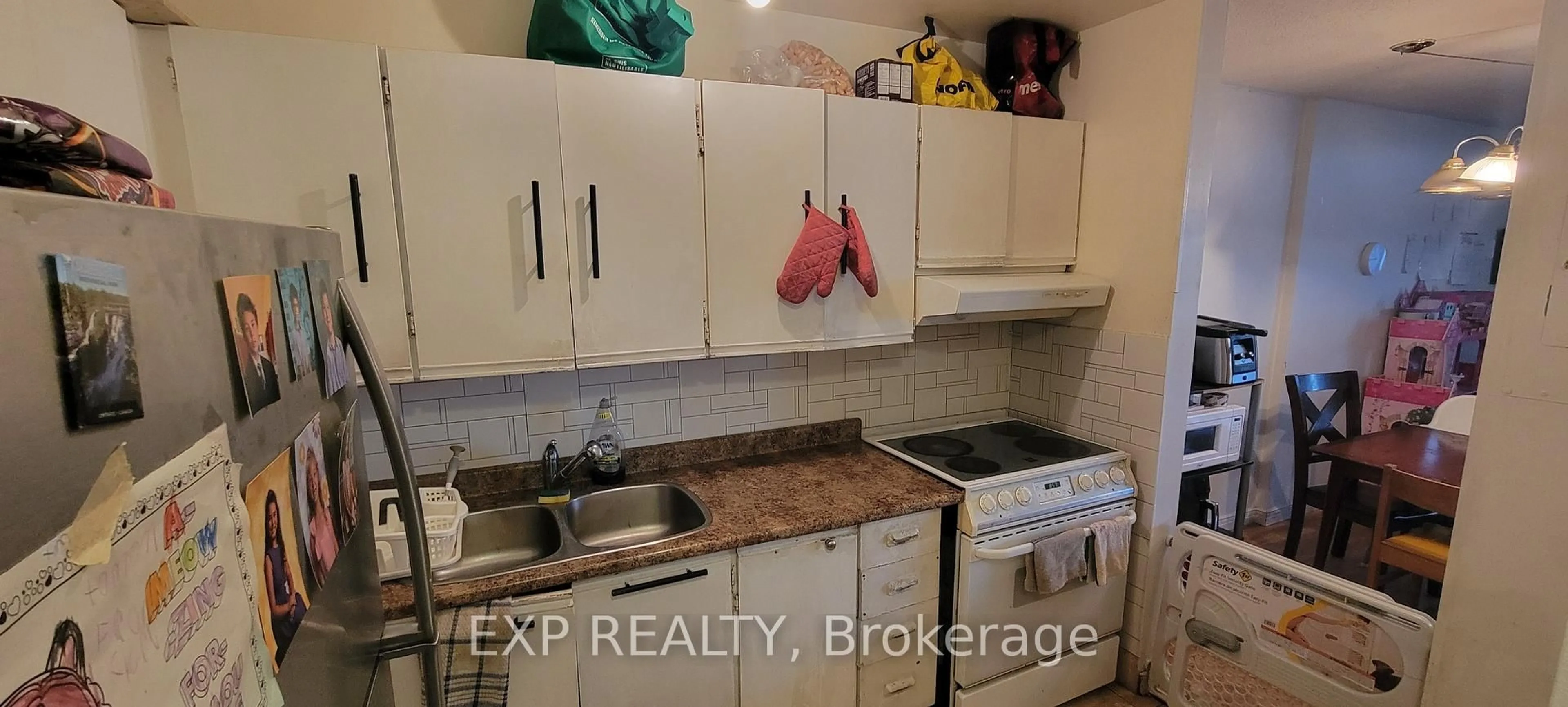 Standard kitchen, unknown for 2000 Jasmine Cres #516, Ottawa Ontario K1J 8K4