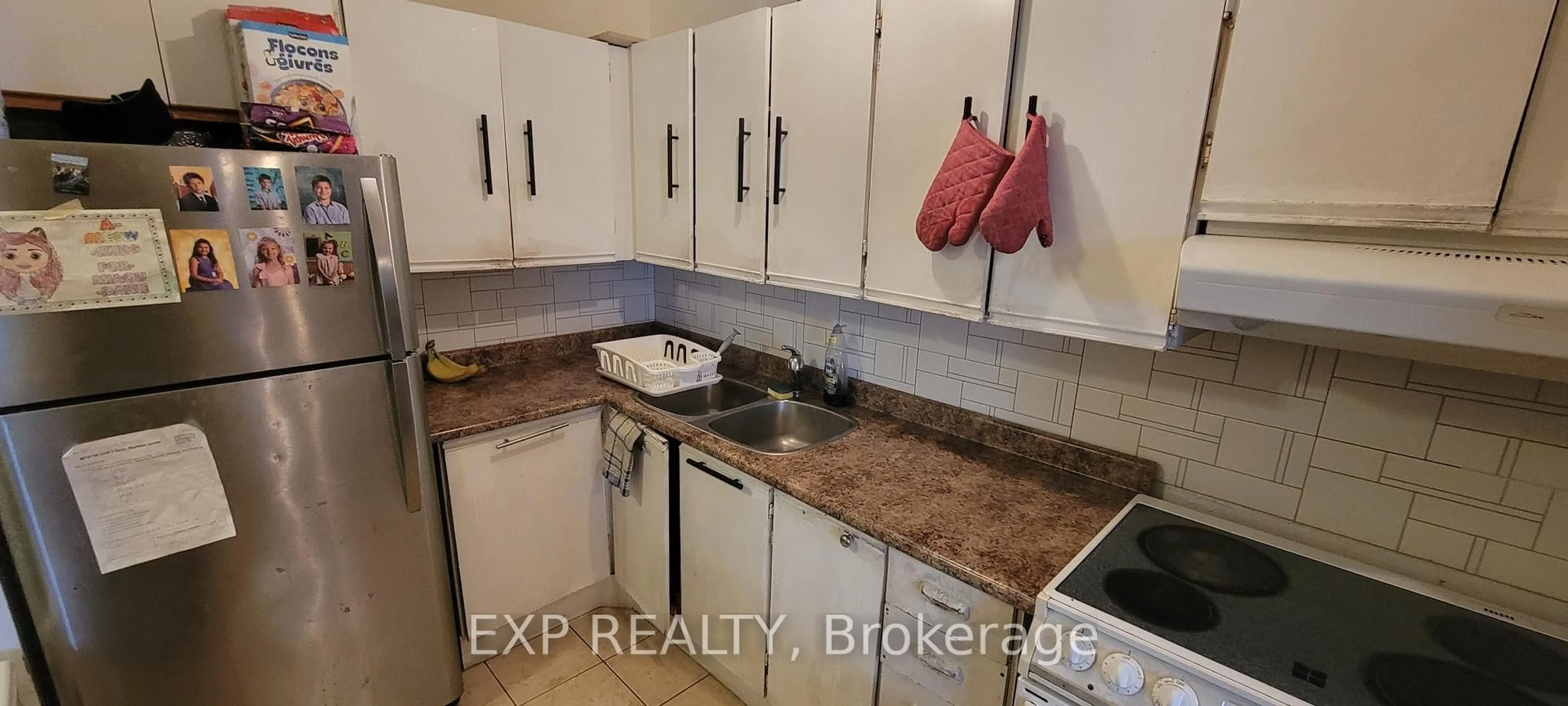 Standard kitchen, unknown for 2000 Jasmine Cres #516, Ottawa Ontario K1J 8K4