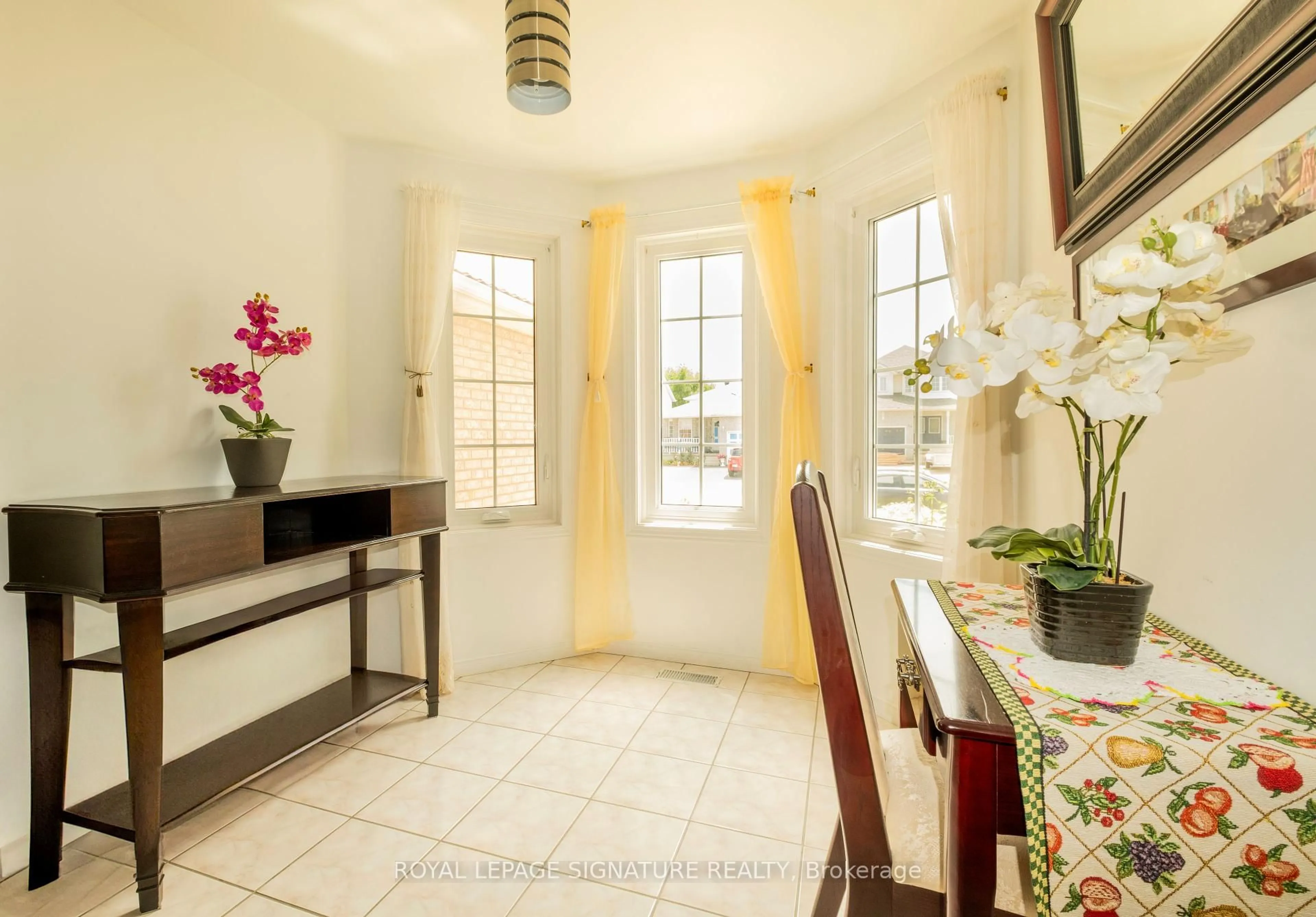 Indoor entryway for 57 Ryde Rd, Guelph Ontario N1K 1V5