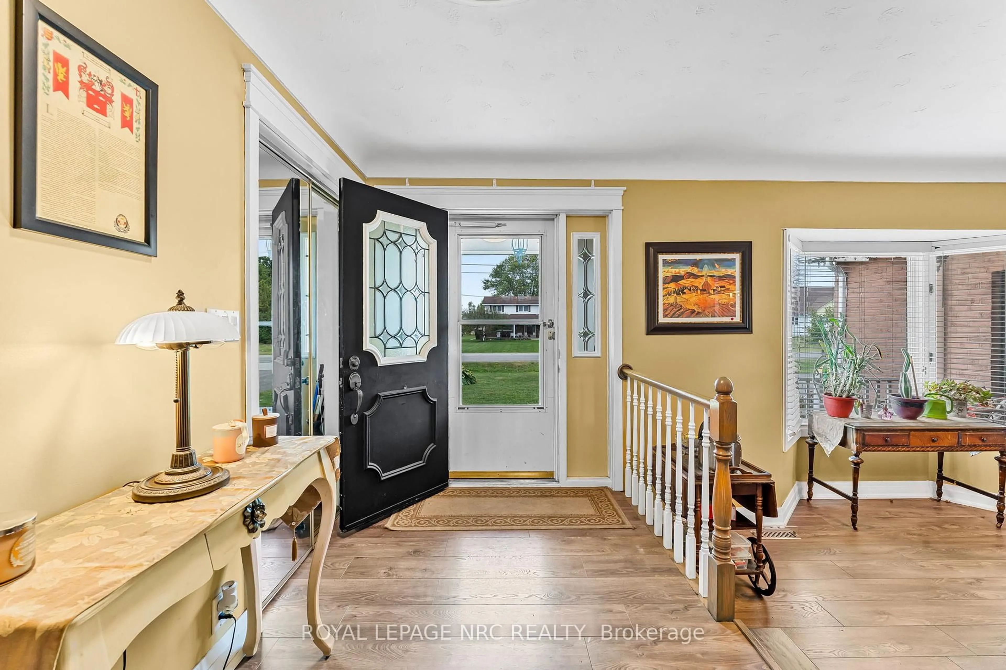 Indoor entryway for 1200 PETTIT Rd, Fort Erie Ontario L2A 5A3