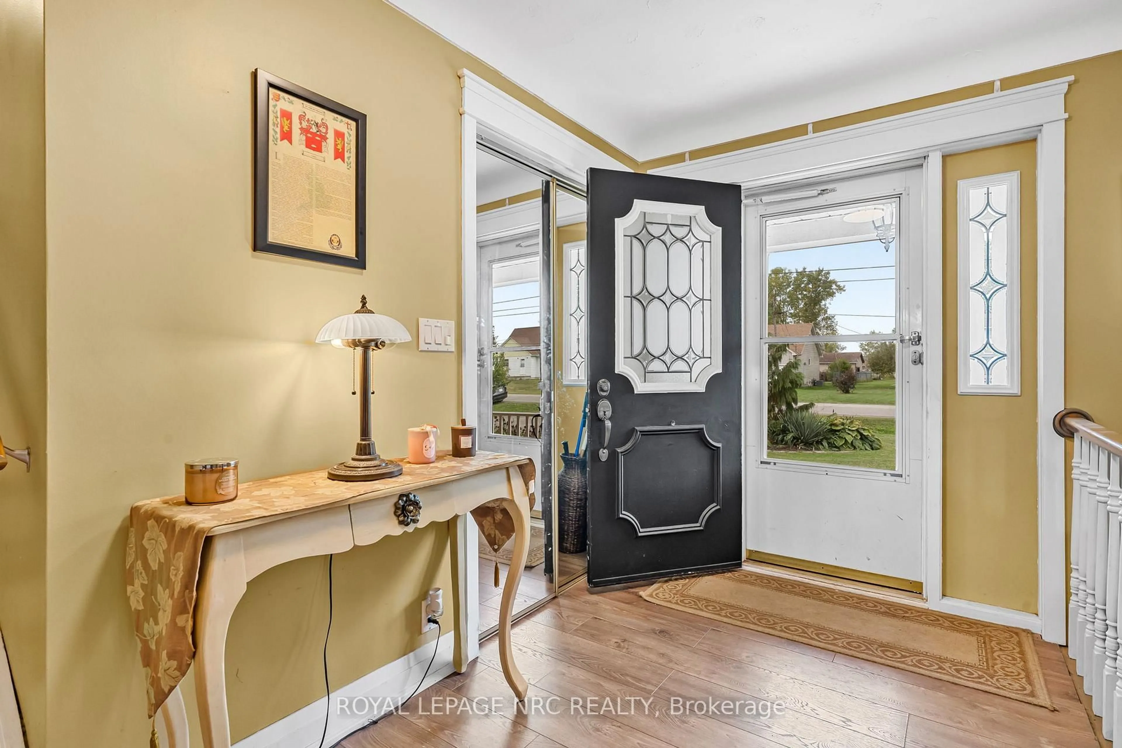 Indoor entryway for 1200 PETTIT Rd, Fort Erie Ontario L2A 5A3
