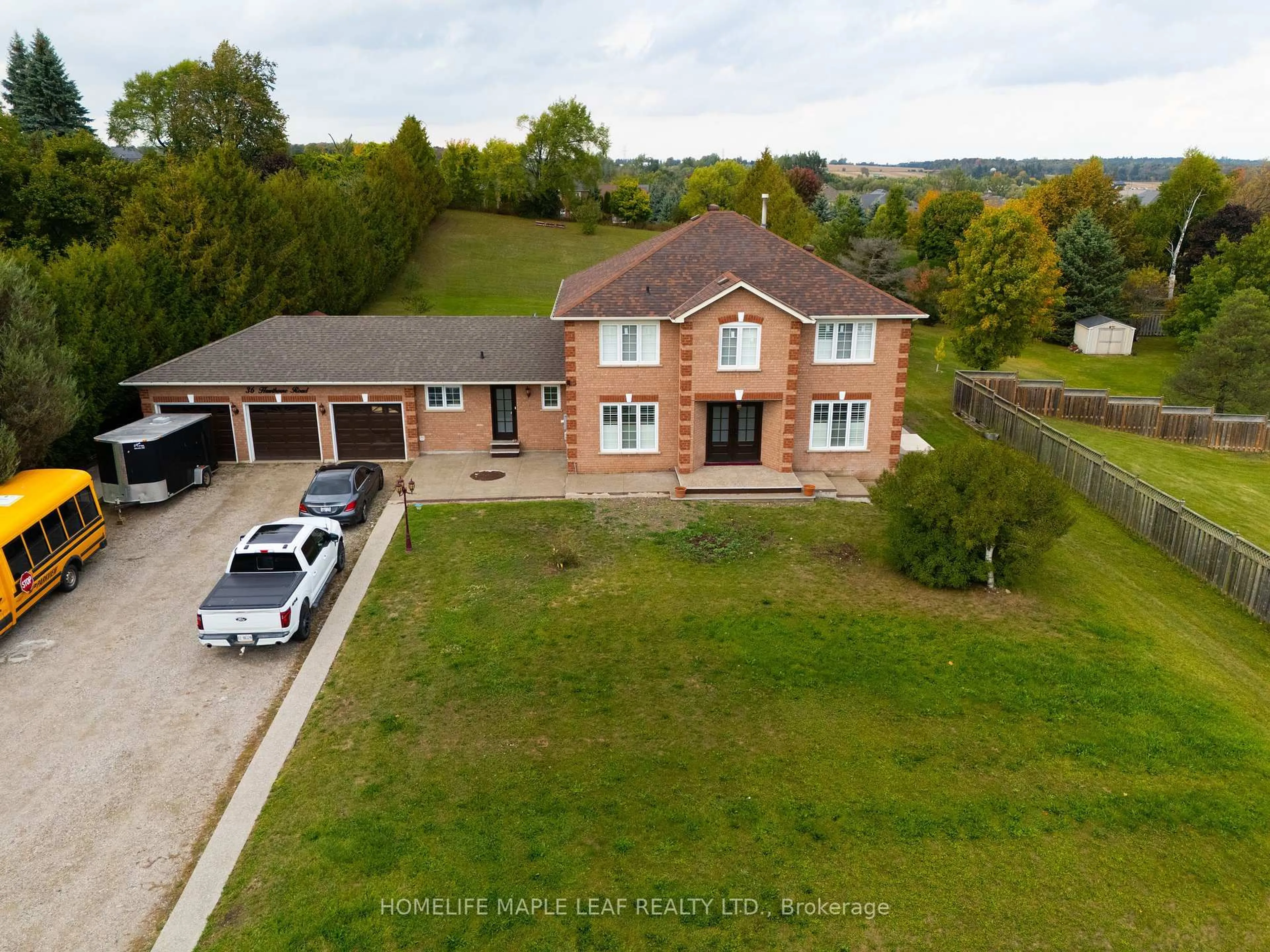 A pic from outside/outdoor area/front of a property/back of a property/a pic from drone, unknown for 36 Hawthorne Rd, Mono Ontario L9W 6G7