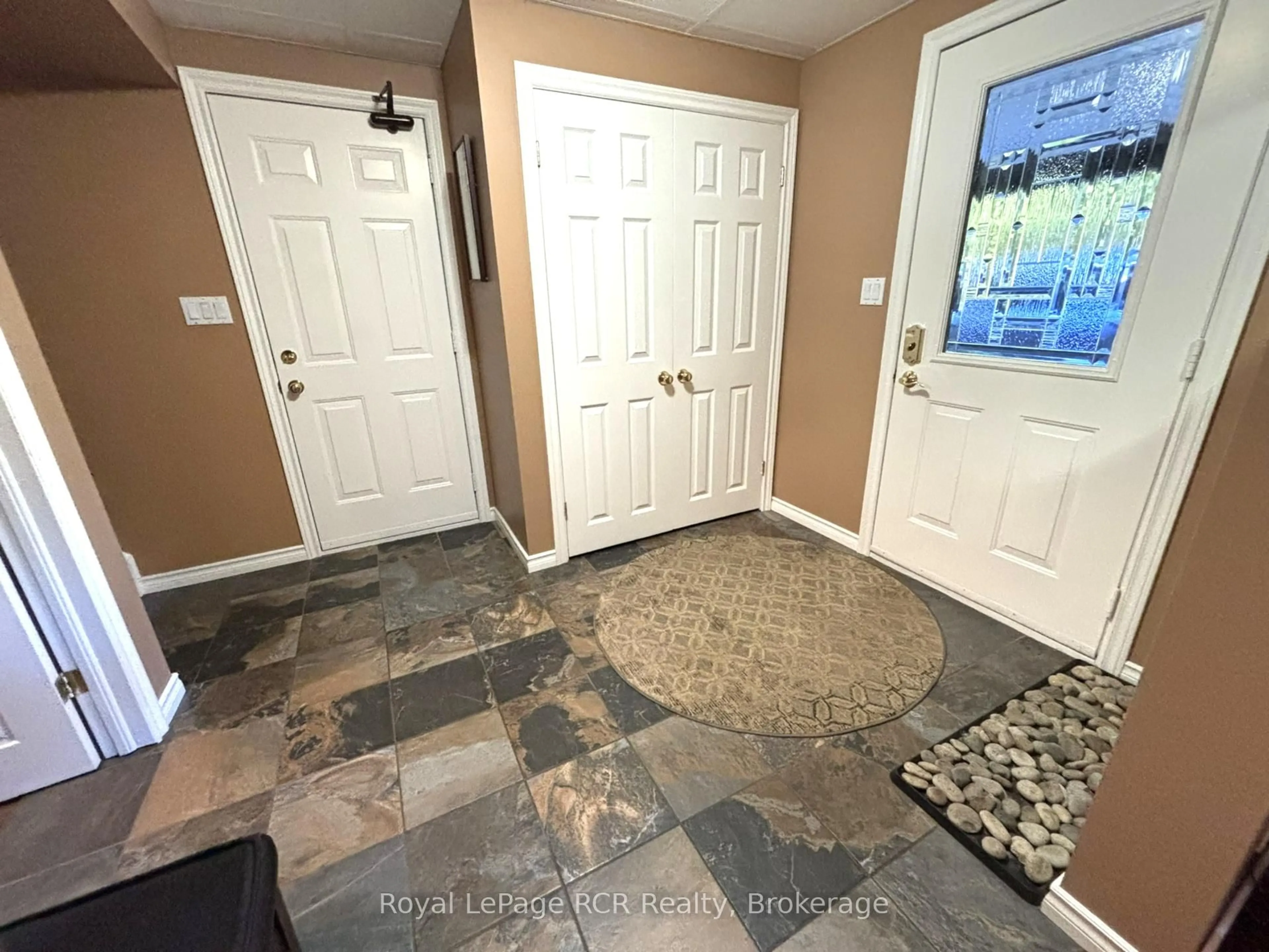 Indoor entryway for 758341 Girl Guide Rd, Georgian Bluffs Ontario N4K 5N7