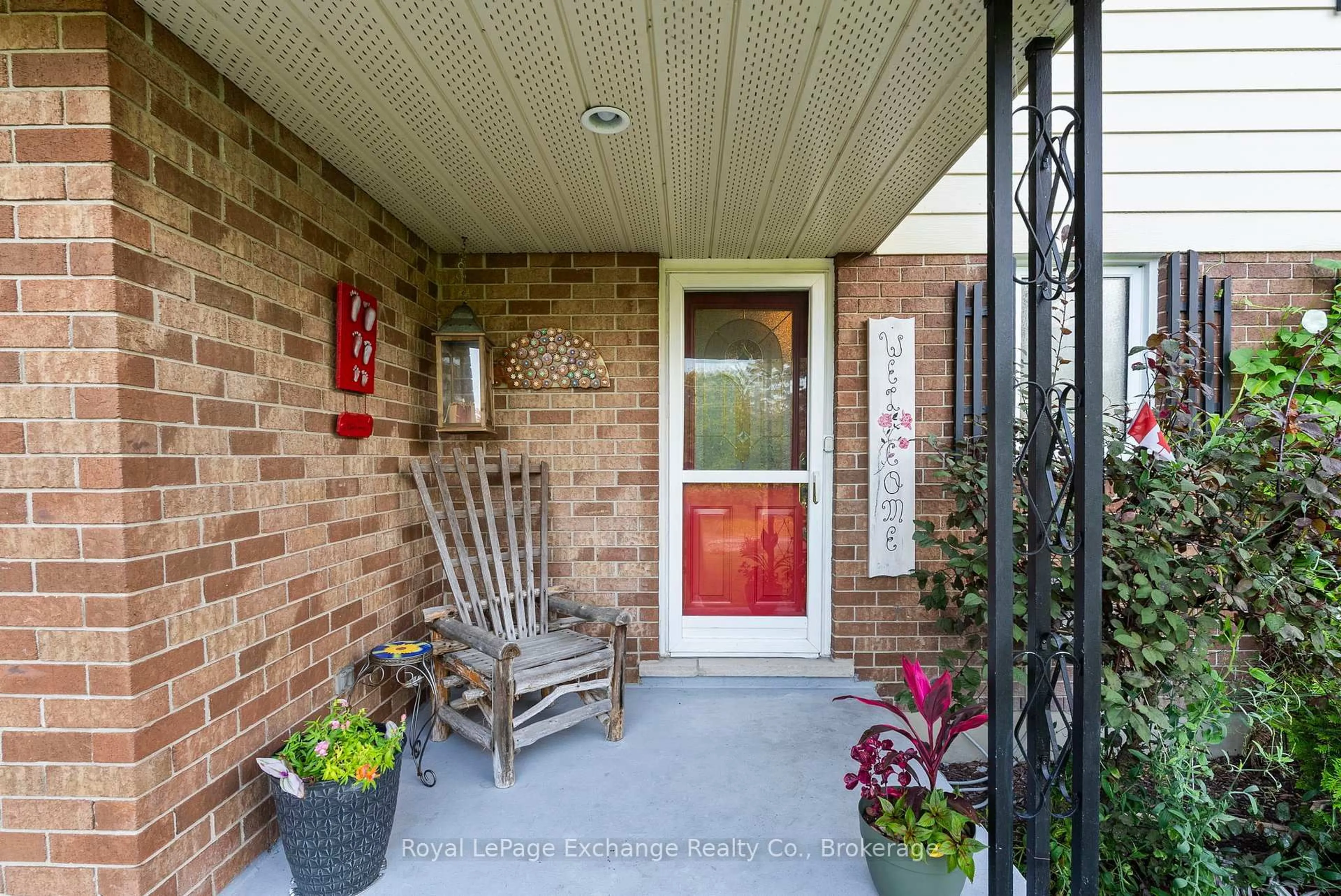 Indoor entryway for 990 Heritage Dr, Huron-Kinloss Ontario N2Z 0C2