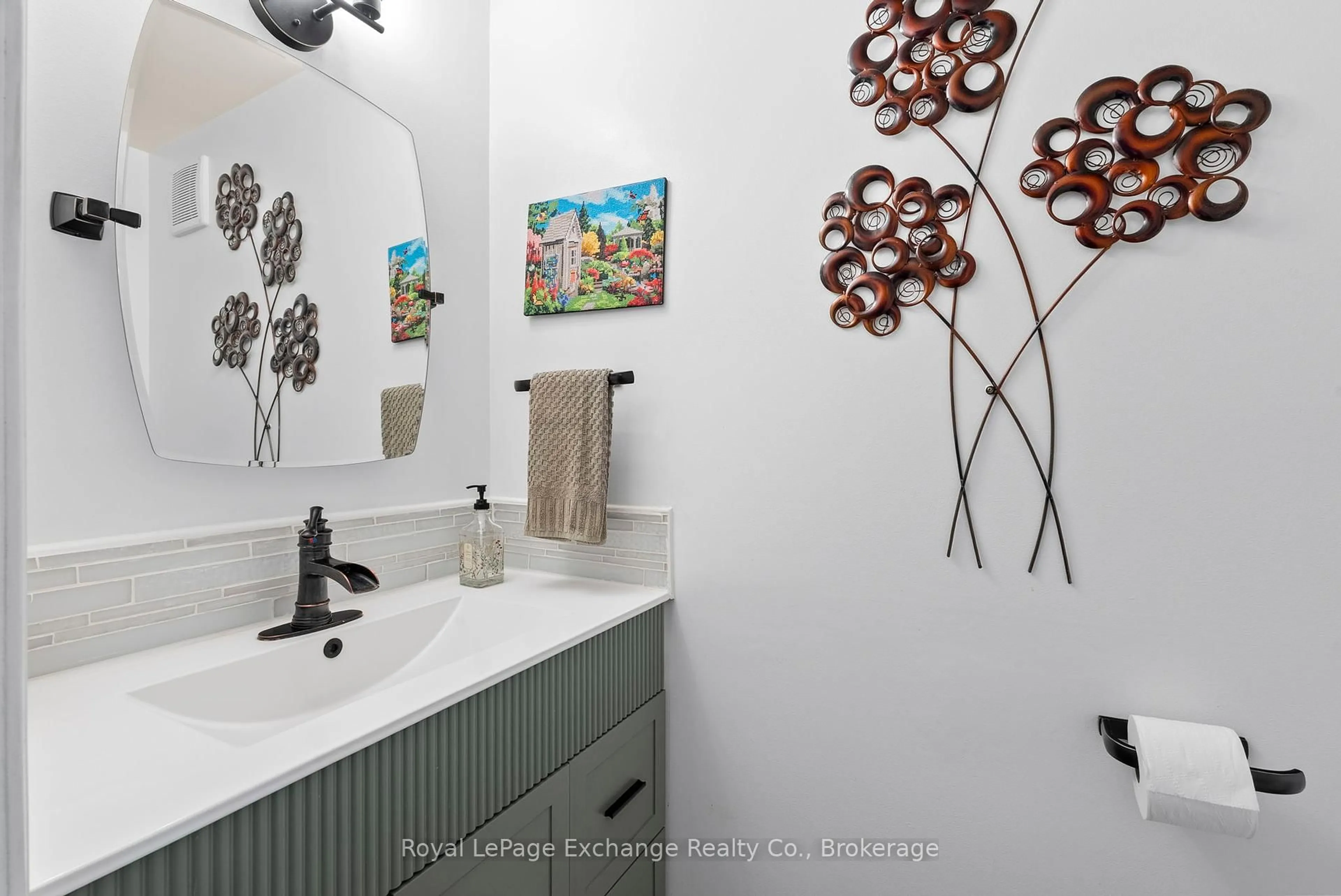 Contemporary bathroom, ceramic/tile floor for 990 Heritage Dr, Huron-Kinloss Ontario N2Z 0C2