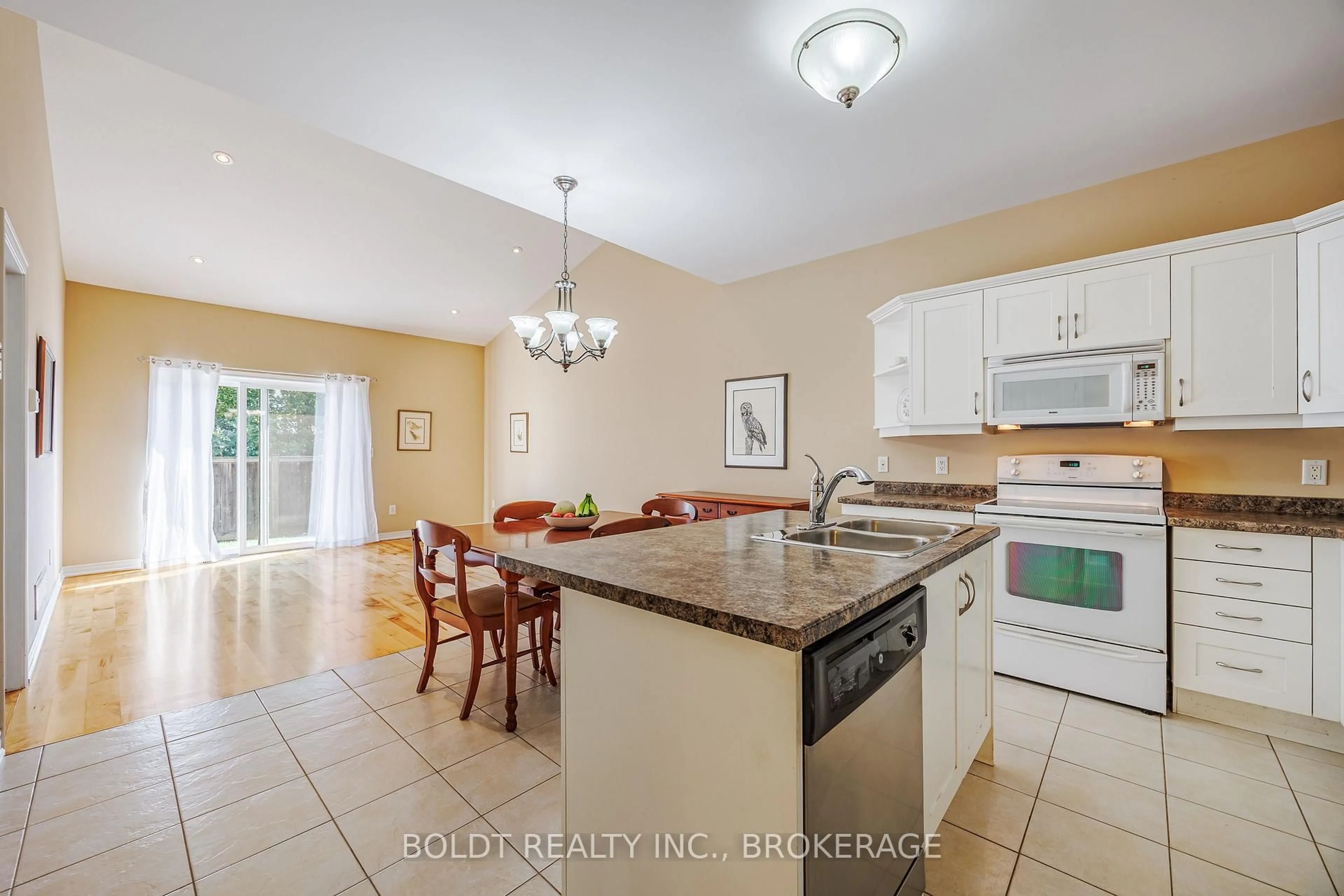 Open concept kitchen, ceramic/tile floor for 58 Videl Cres, St. Catharines Ontario L2S 2R4