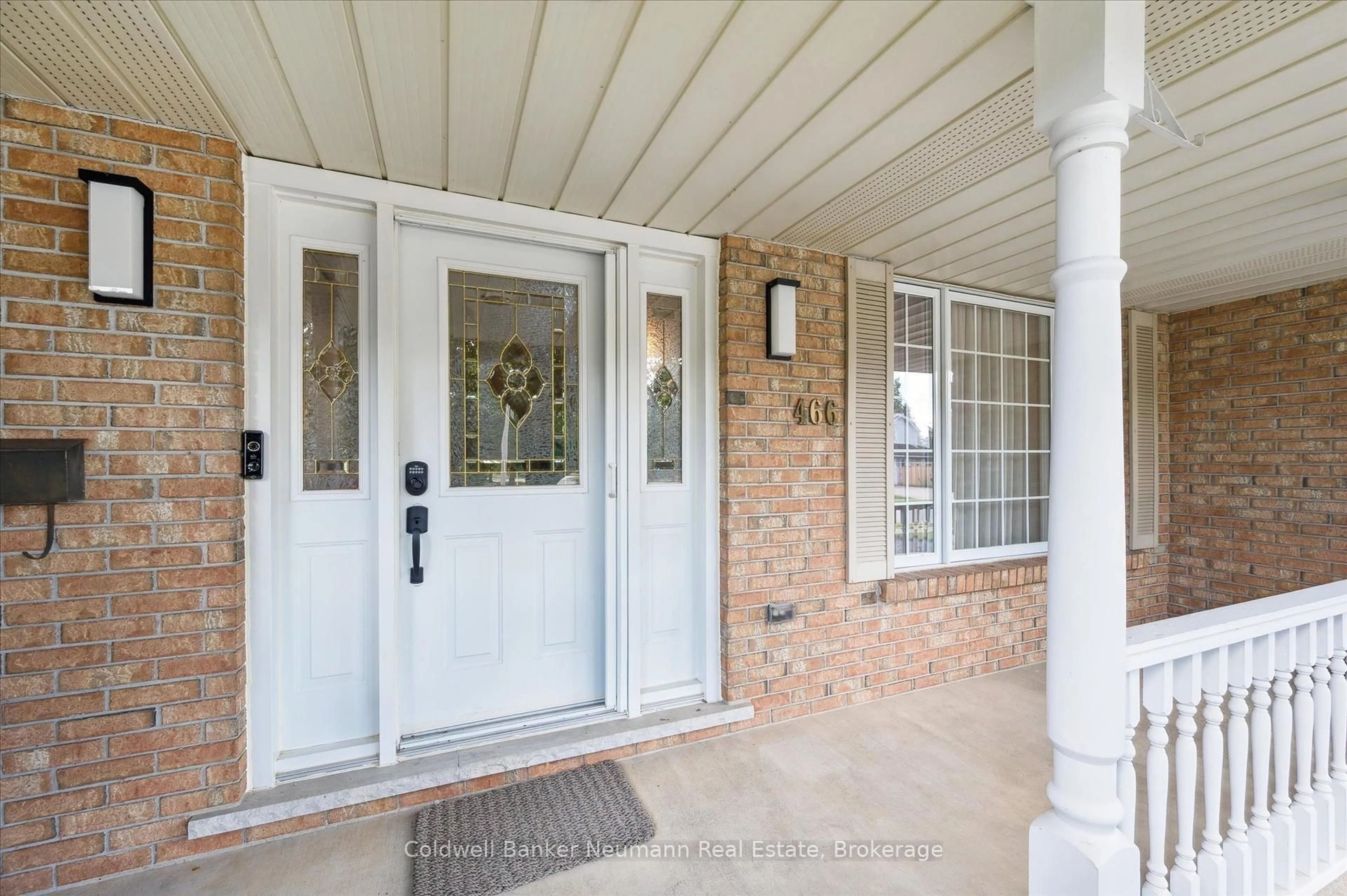 Indoor entryway for 466 Branstone Dr, Waterloo Ontario N2T 1P5