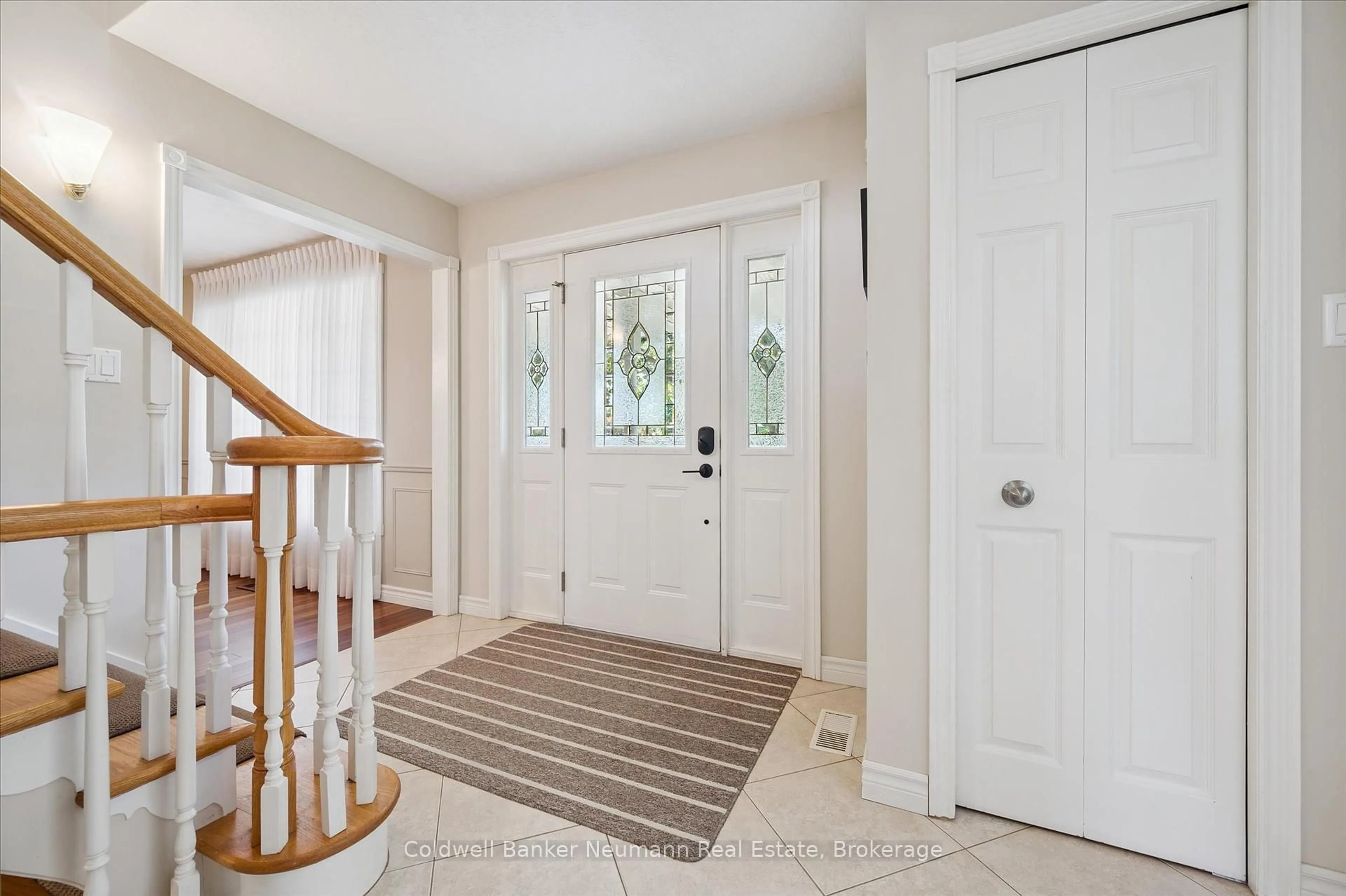 Indoor entryway for 466 Branstone Dr, Waterloo Ontario N2T 1P5