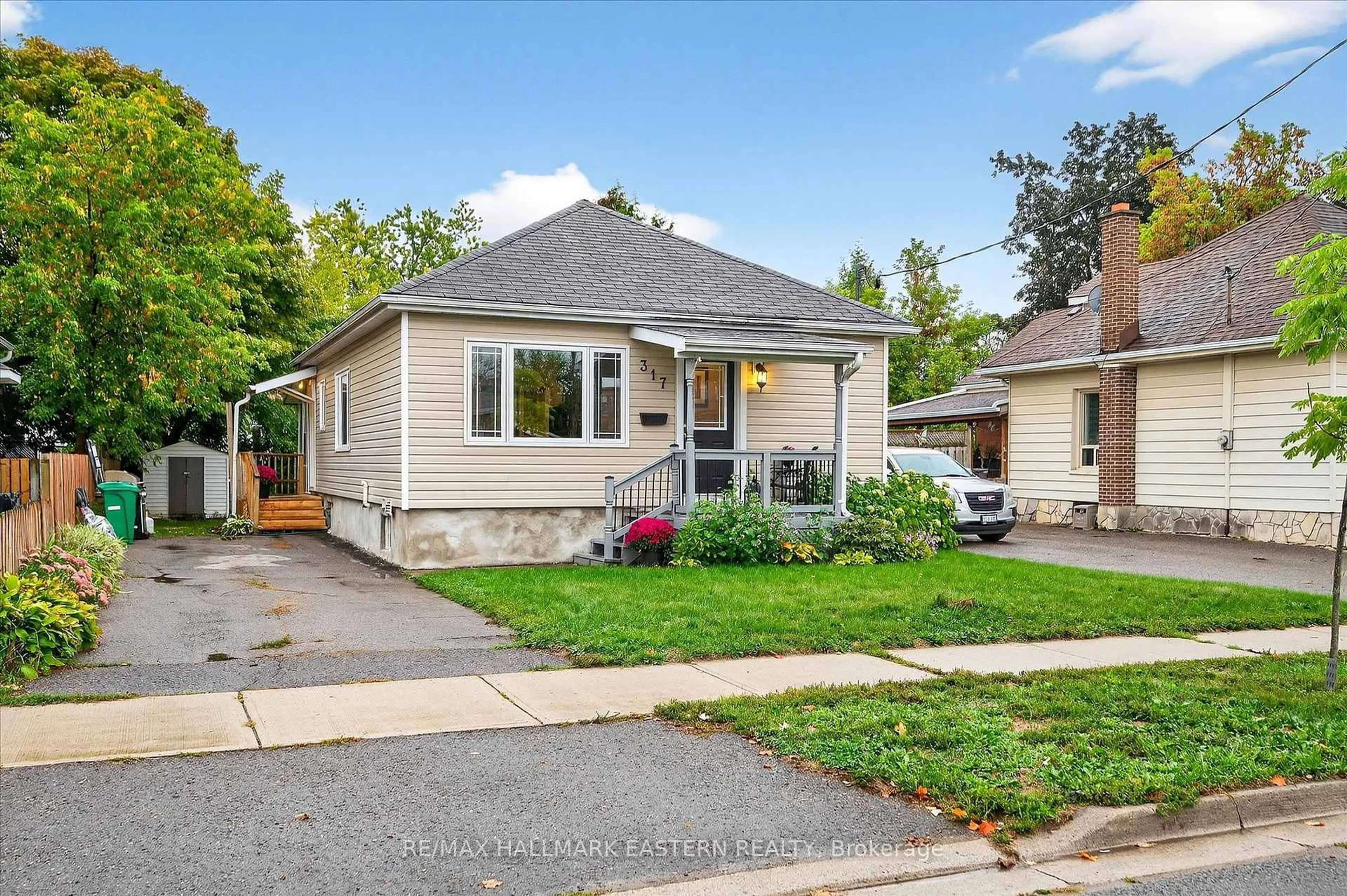 Home with vinyl exterior material, street for 317 Wilson St, Peterborough Ontario K9J 1T4