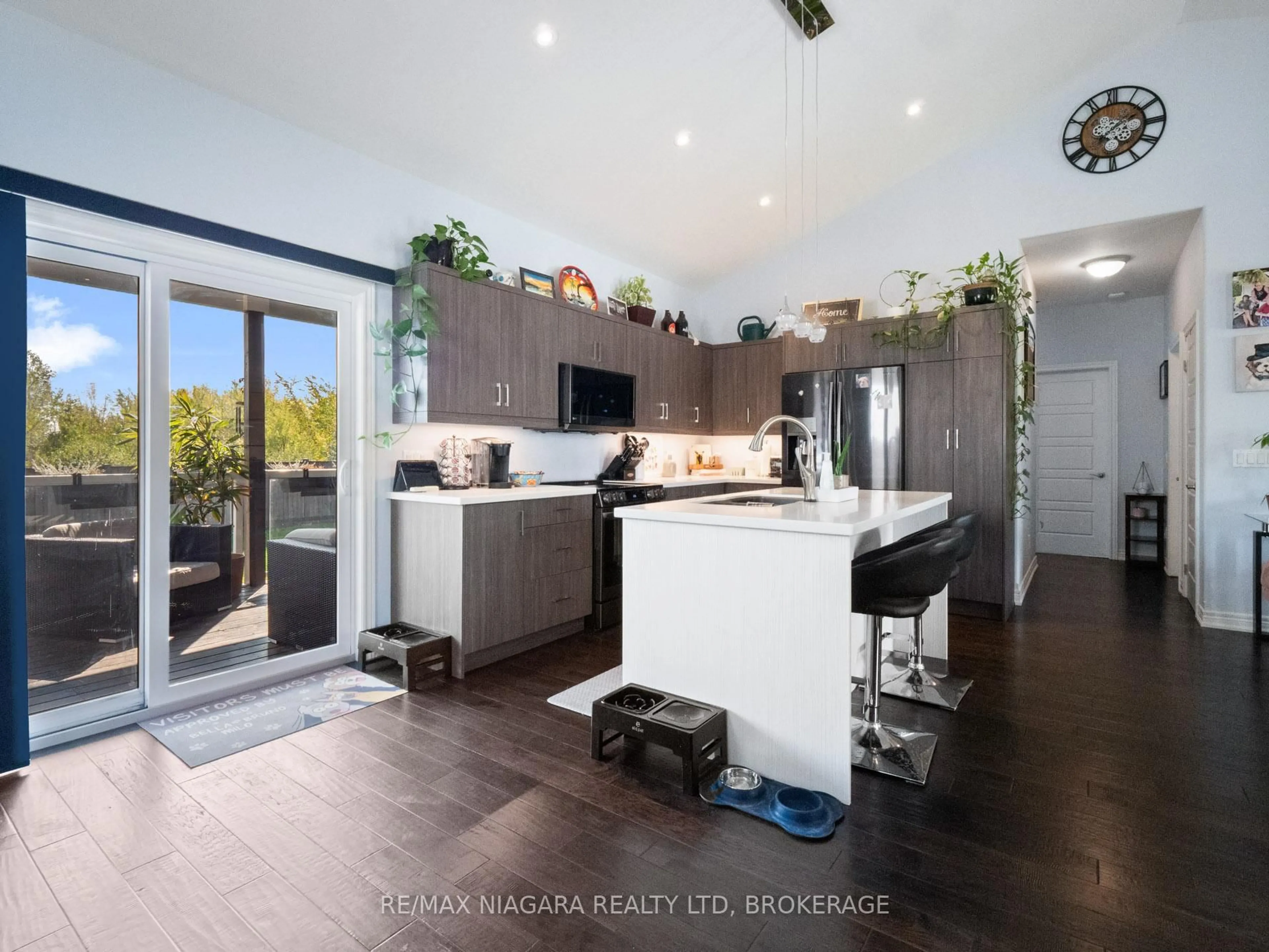 Open concept kitchen, unknown for 3597 CARVER St, Fort Erie Ontario L0S 1S0