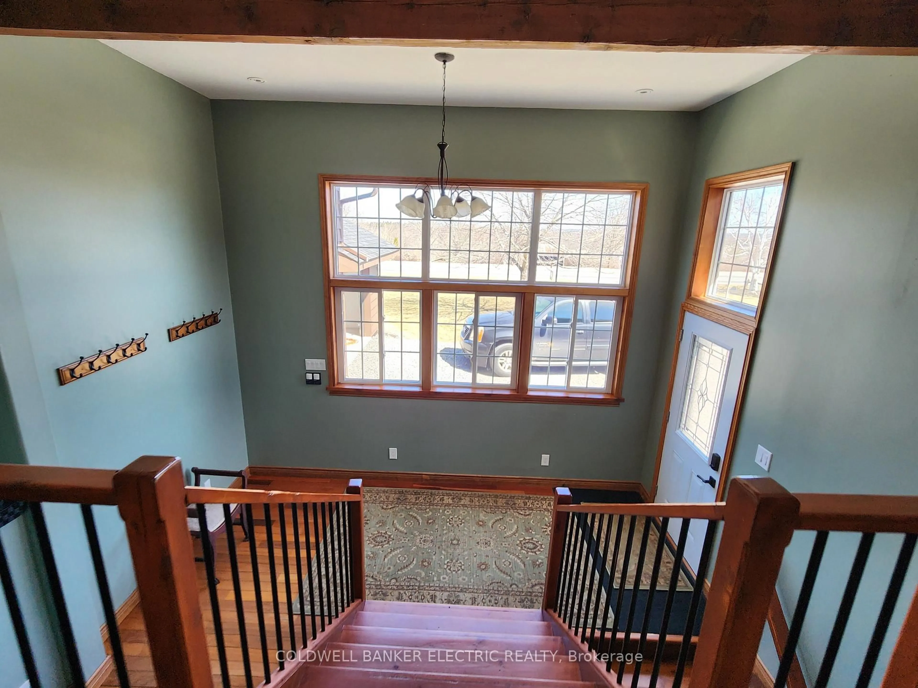 Indoor entryway for 1034 Serpent Mounds Rd, Otonabee-South Monaghan Ontario K0L 2G0