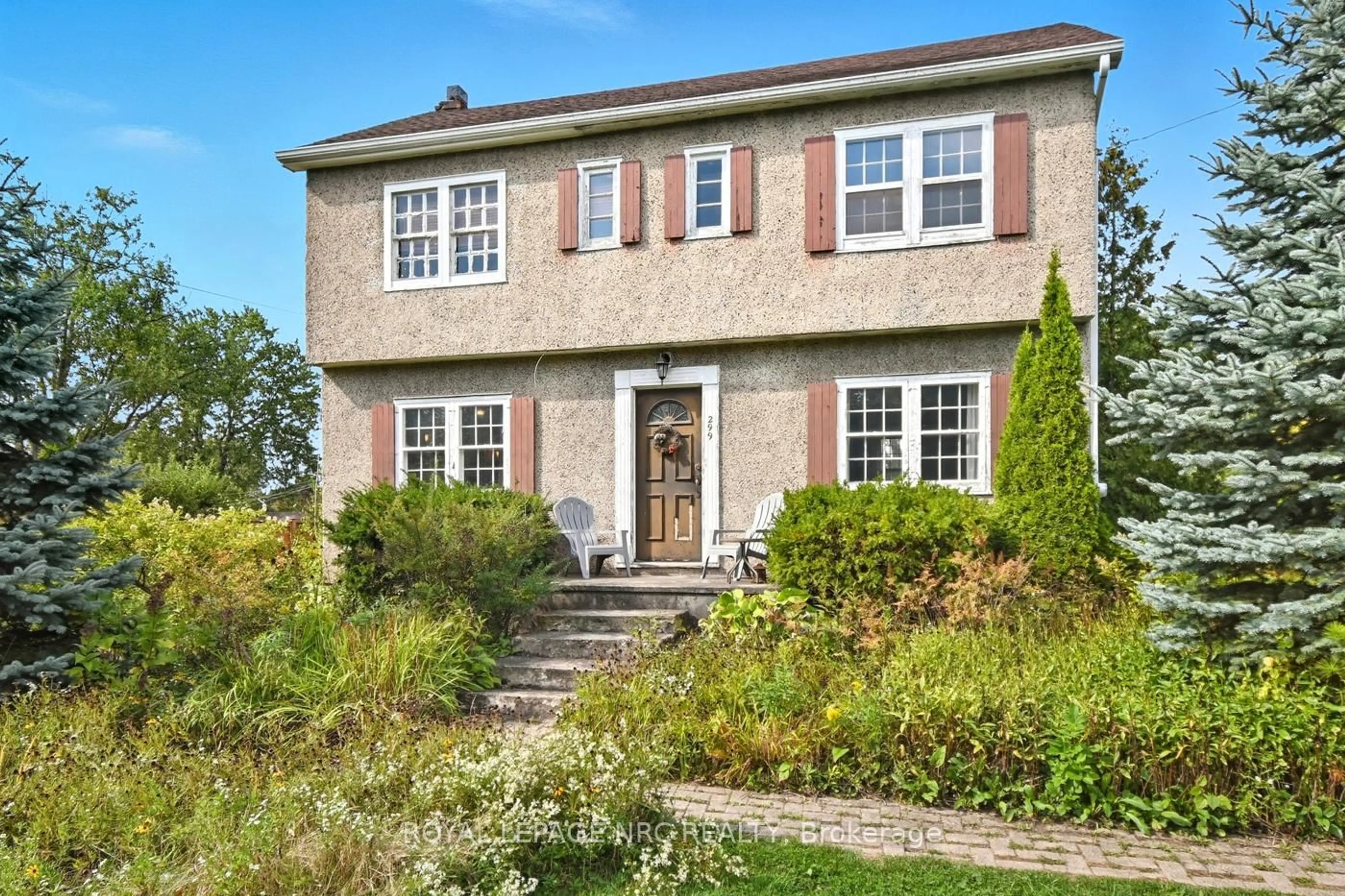 Home with brick exterior material, street for 299 First Ave, Welland Ontario L3C 1Z1