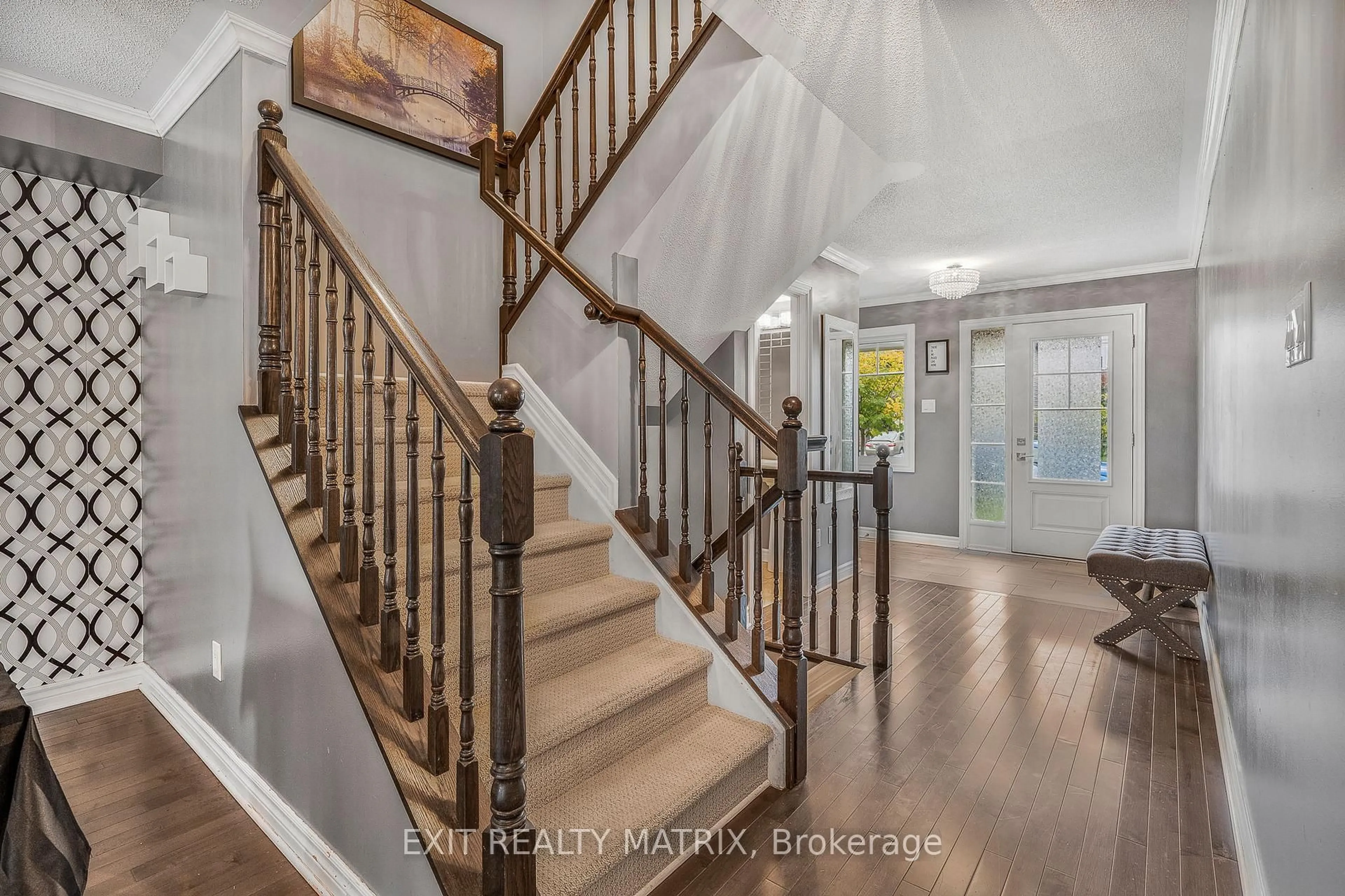 Indoor entryway for 700 Magnolia St, Ottawa Ontario K4A 3W4
