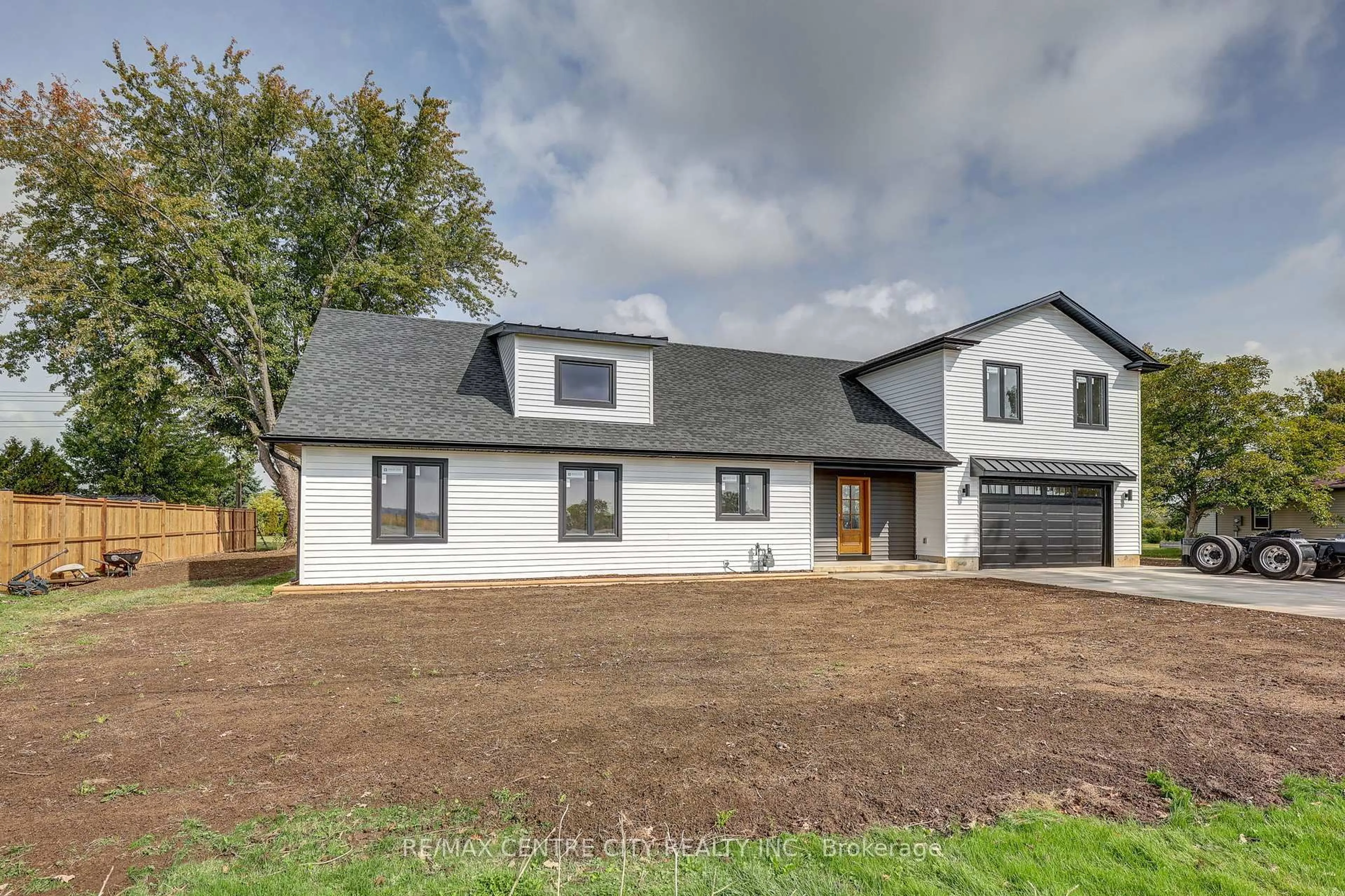 Home with vinyl exterior material, street for 45118 Talbot Line, Central Elgin Ontario N5P 3S7