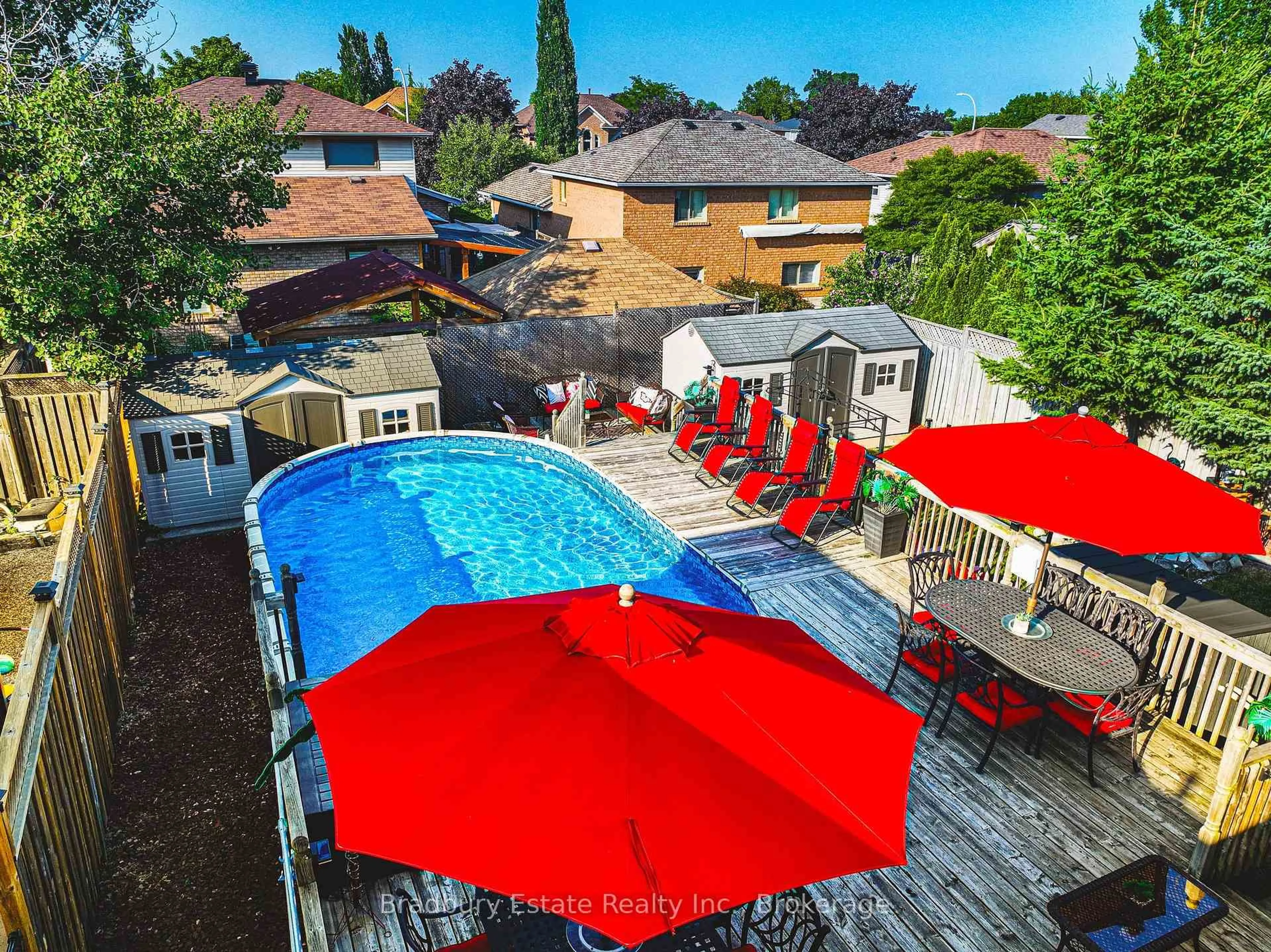 A pic from outside/outdoor area/front of a property/back of a property/a pic from drone, unknown for 176 Highland Rd, Hamilton Ontario L8J 2S6