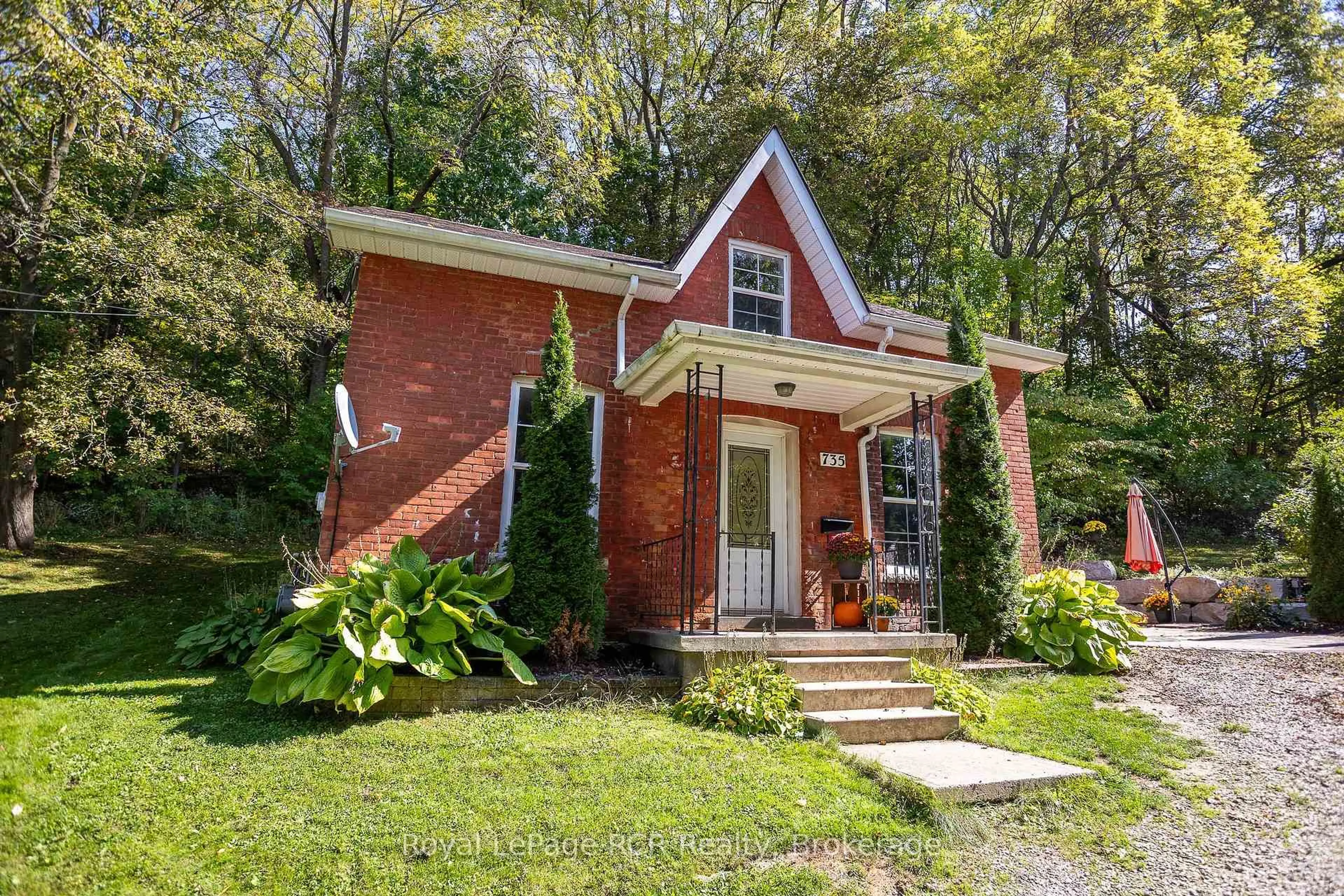 Home with brick exterior material, street for 735 5th Ave, Owen Sound Ontario N4K 2R7