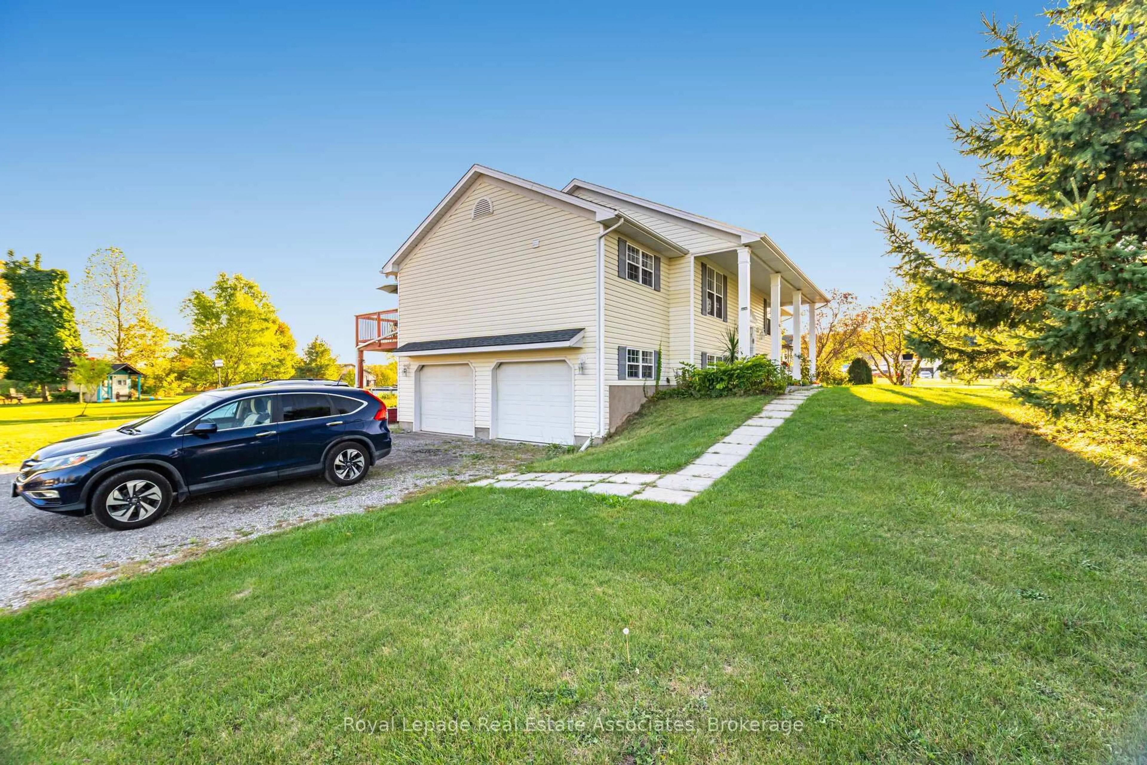 A pic from outside/outdoor area/front of a property/back of a property/a pic from drone, street for 3373 NIGH Rd, Fort Erie Ontario L0S 1N0