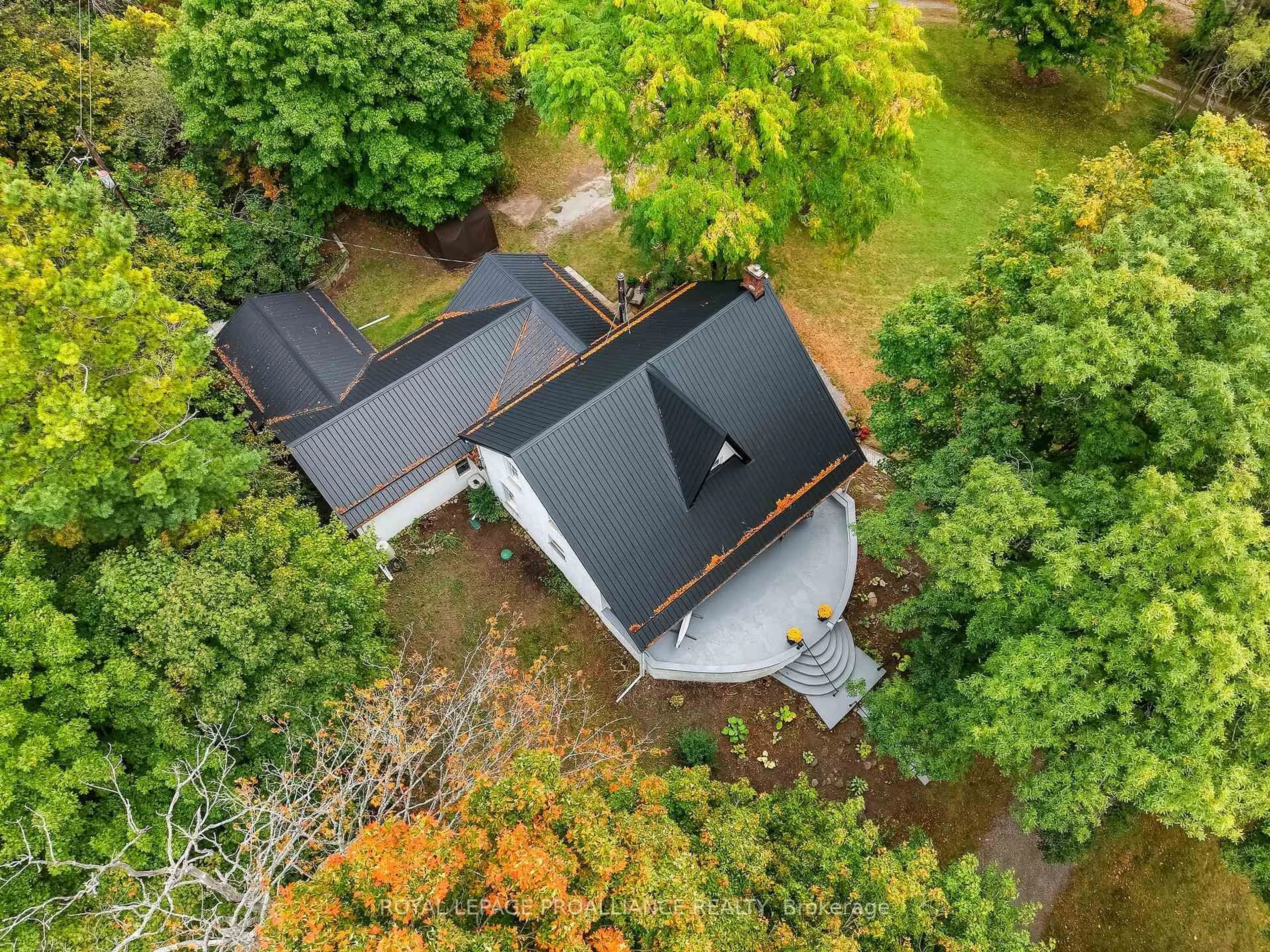 A pic from outside/outdoor area/front of a property/back of a property/a pic from drone, unknown for 3921 Kennedy Rd, Hamilton Township Ontario K9A 4J7
