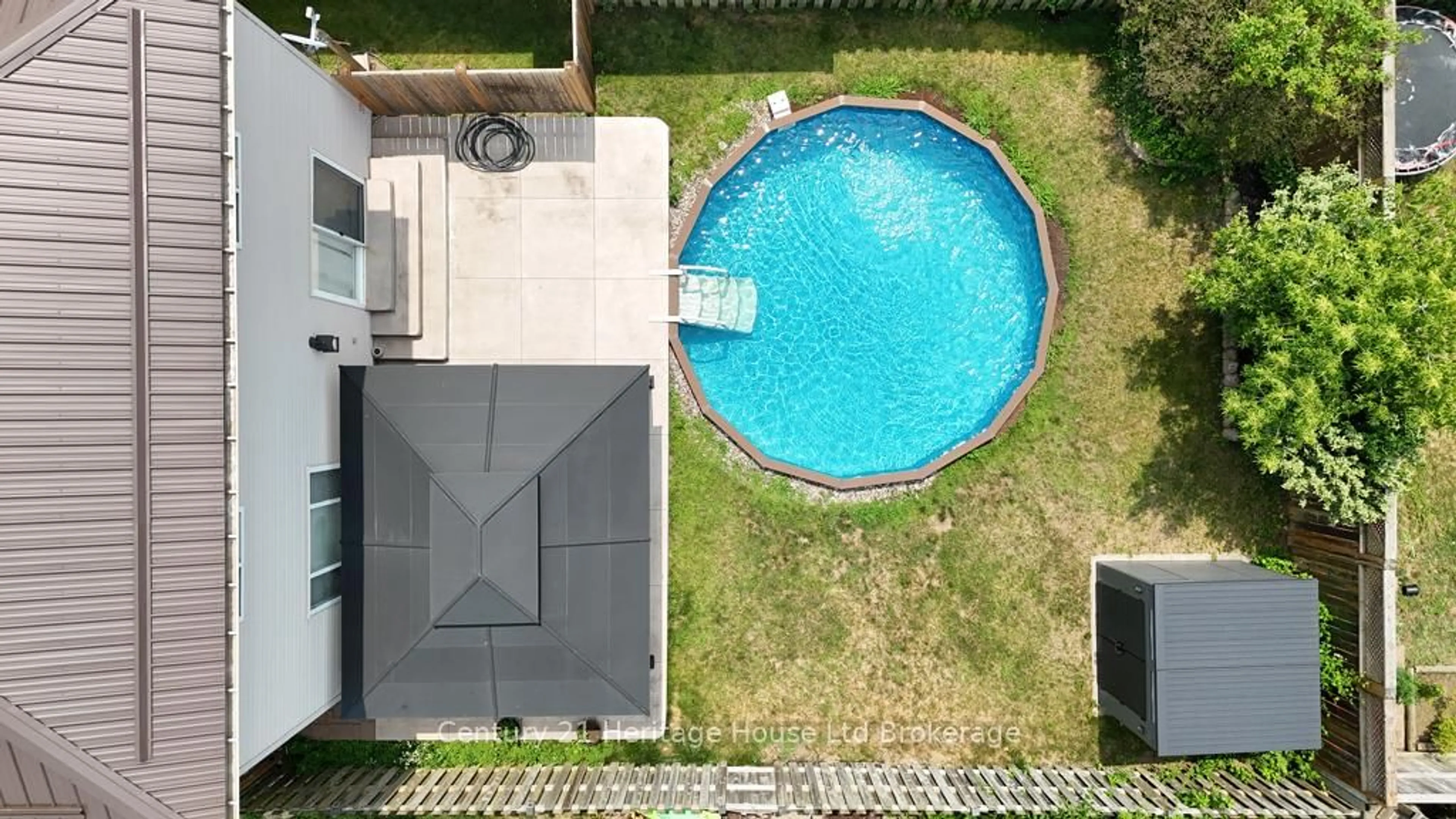 Pool for 51 Barker St, Tillsonburg Ontario N4G 5N7