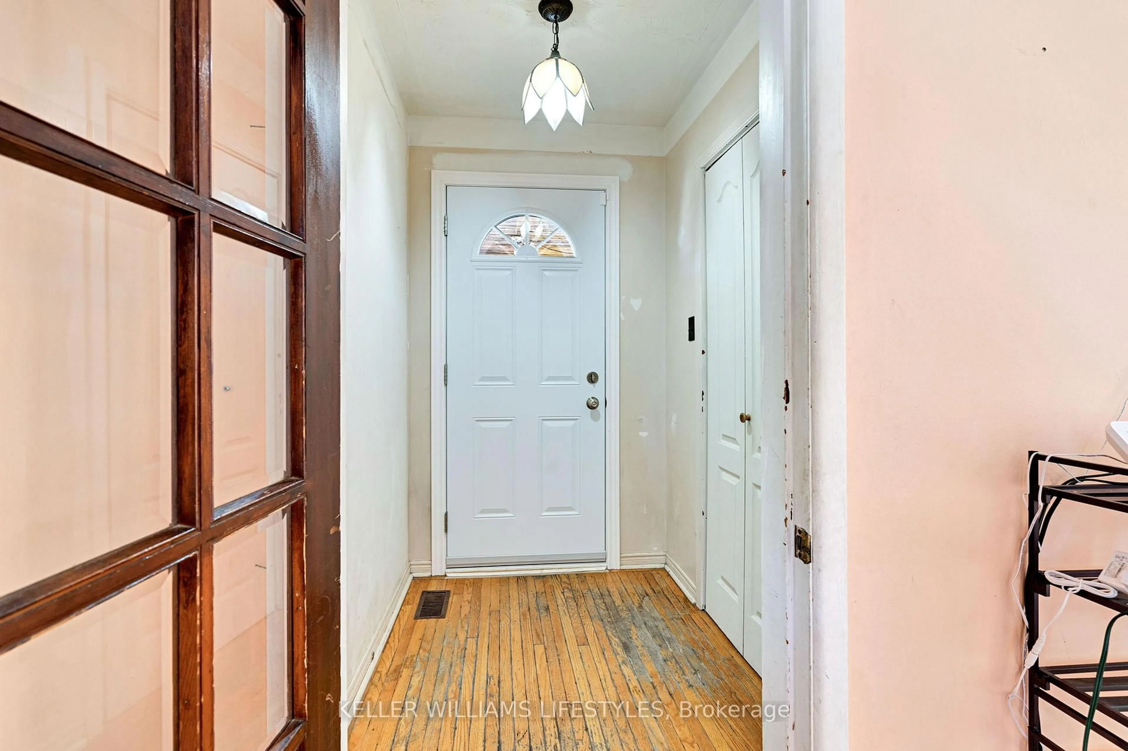 Indoor entryway for 93 Dillabough St, London East Ontario N5Z 2B9