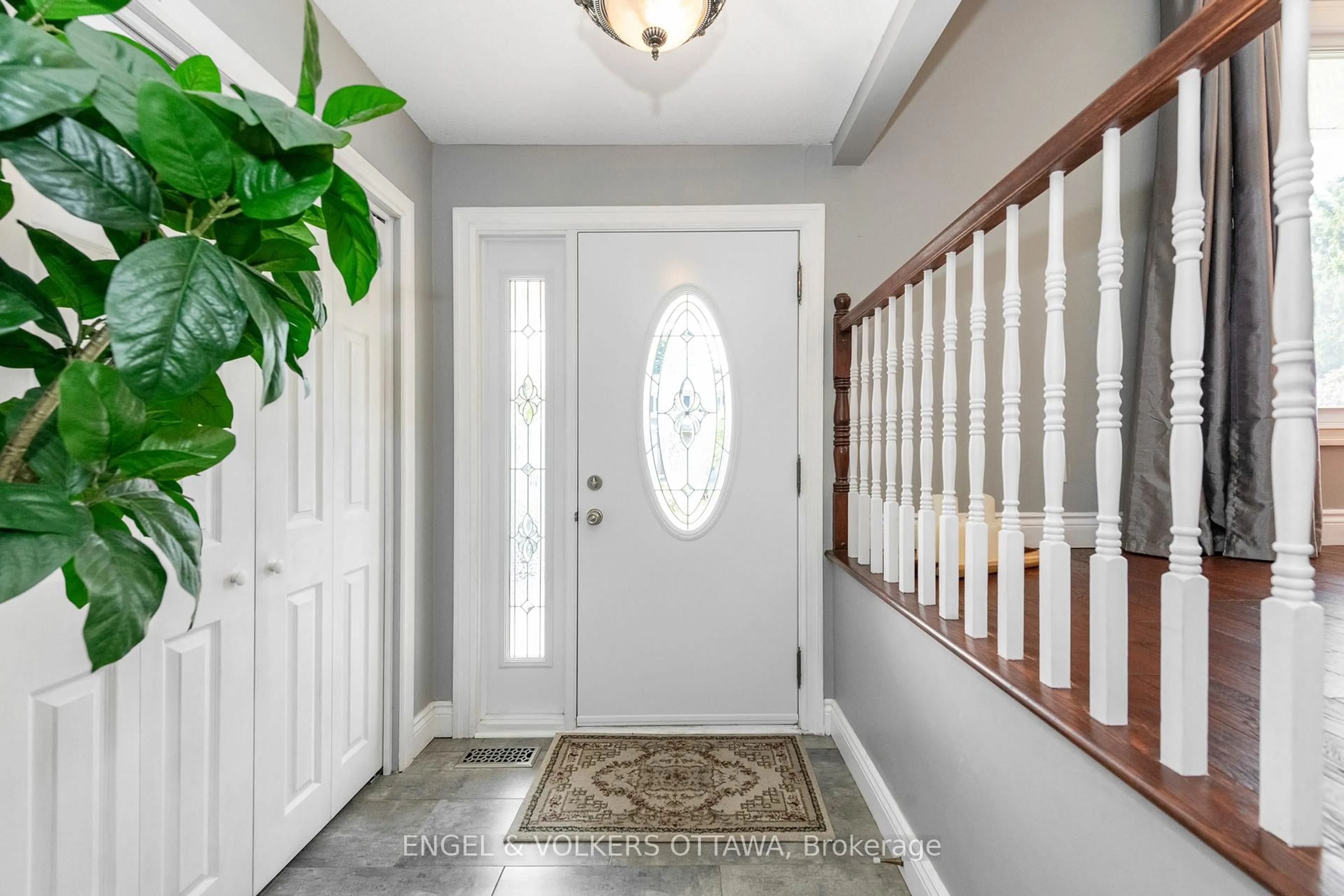 Indoor entryway for 20 Falk Ave, Barrhaven Ontario K2J 1L1