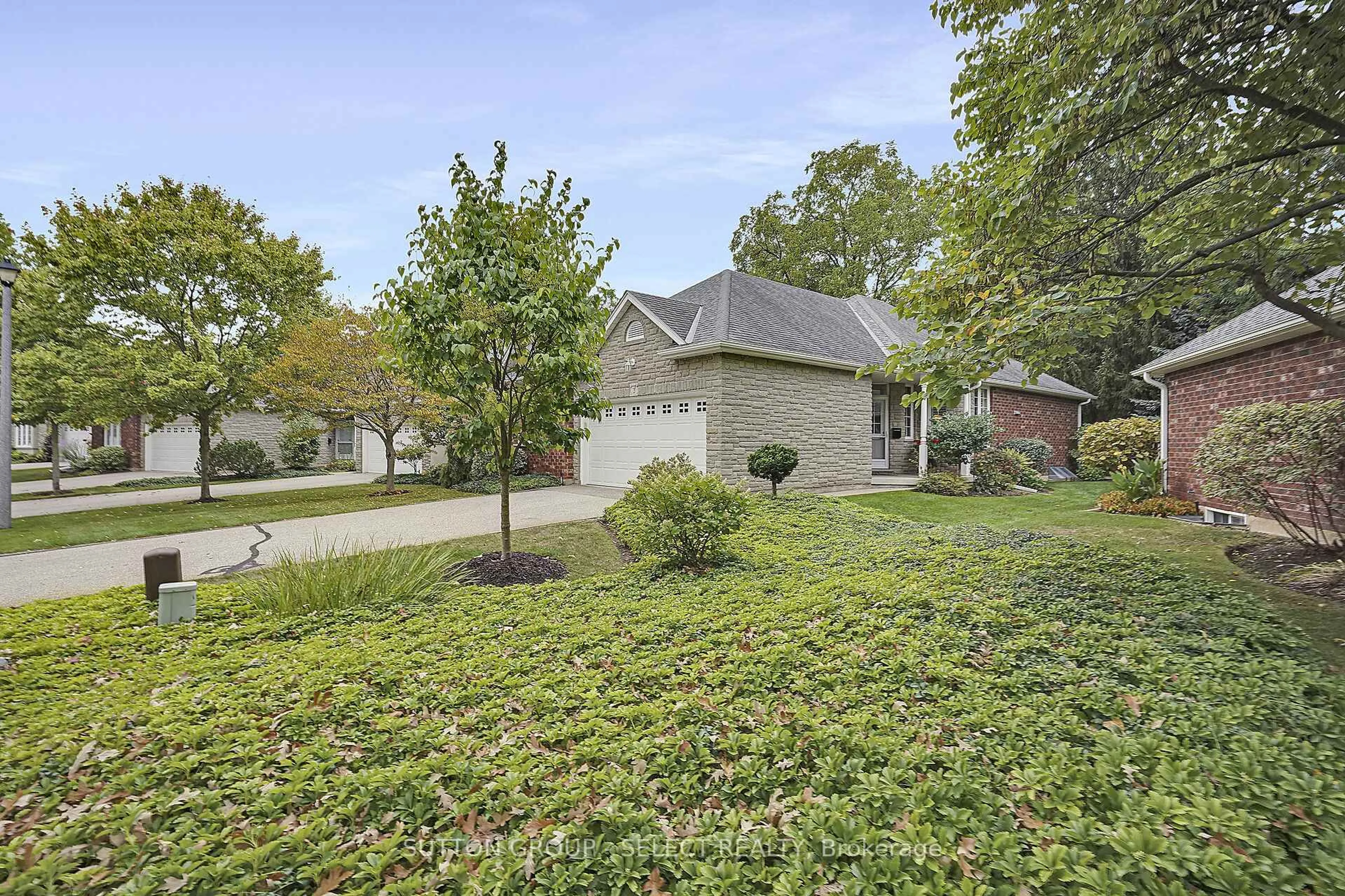 A pic from outside/outdoor area/front of a property/back of a property/a pic from drone, street for 115 Glenwood Dr #7, Brantford Ontario N3S 3G8