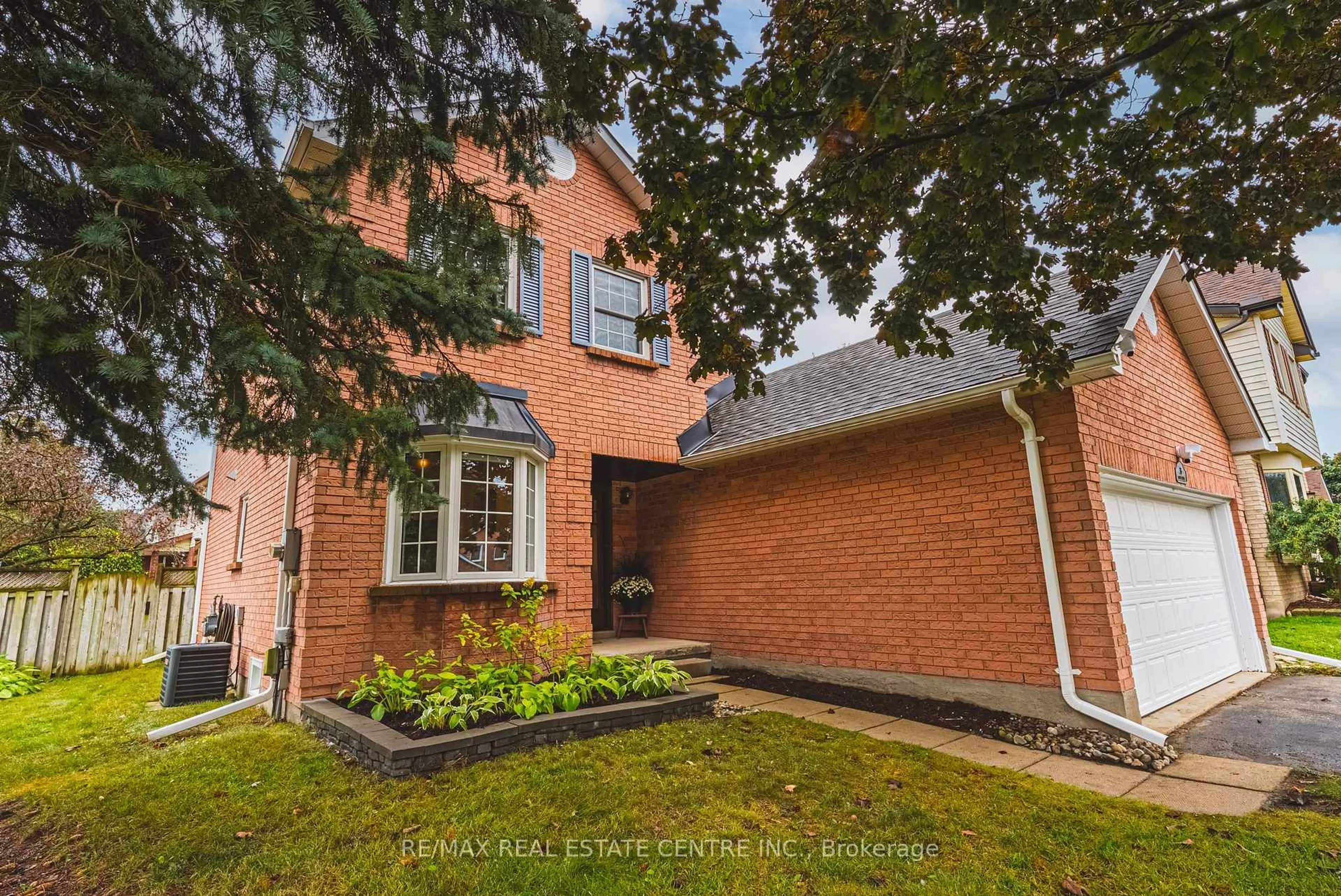 Home with brick exterior material, street for 35 Cowan Blvd, Cambridge Ontario N1T 1E6