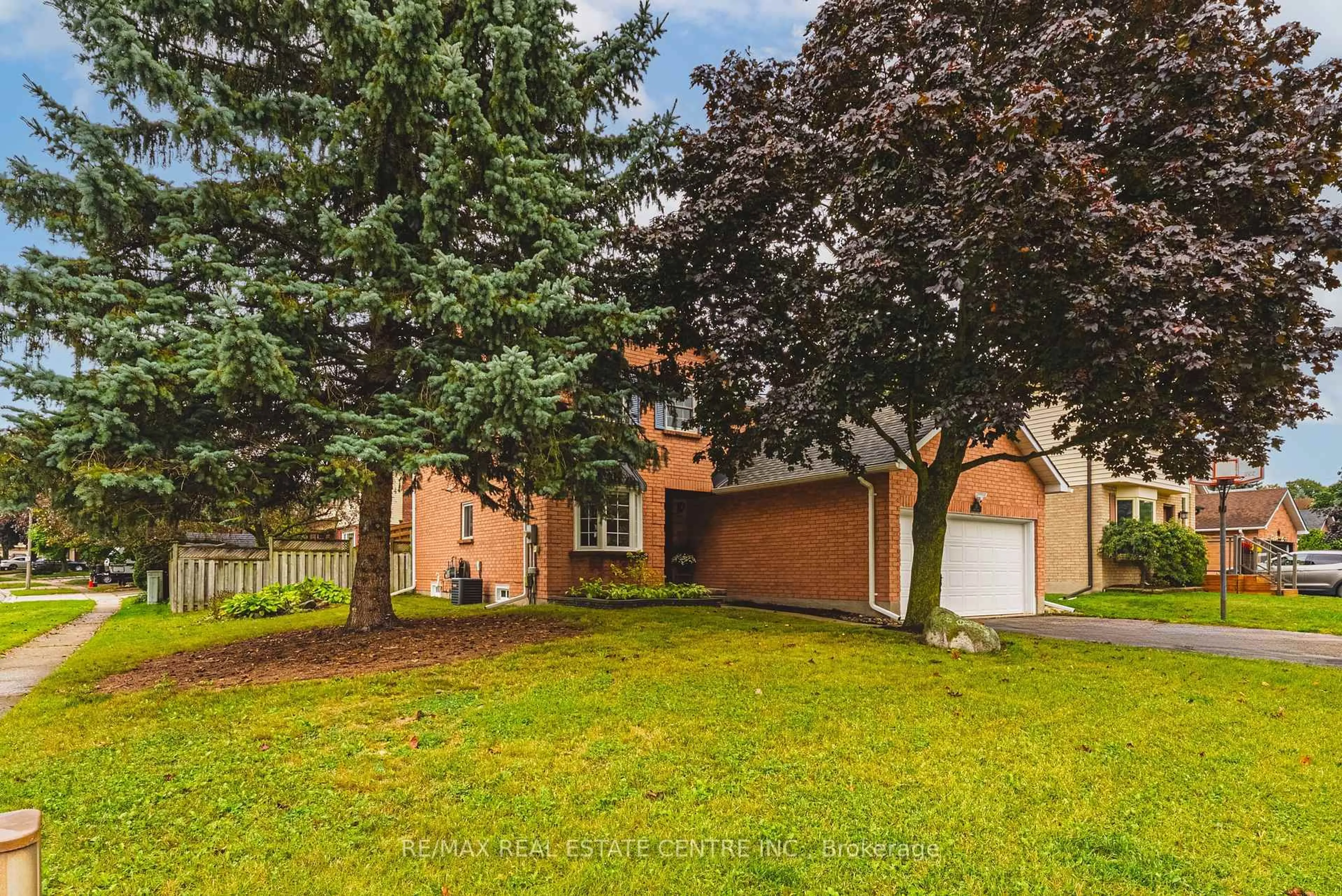 Home with brick exterior material, street for 35 Cowan Blvd, Cambridge Ontario N1T 1E6