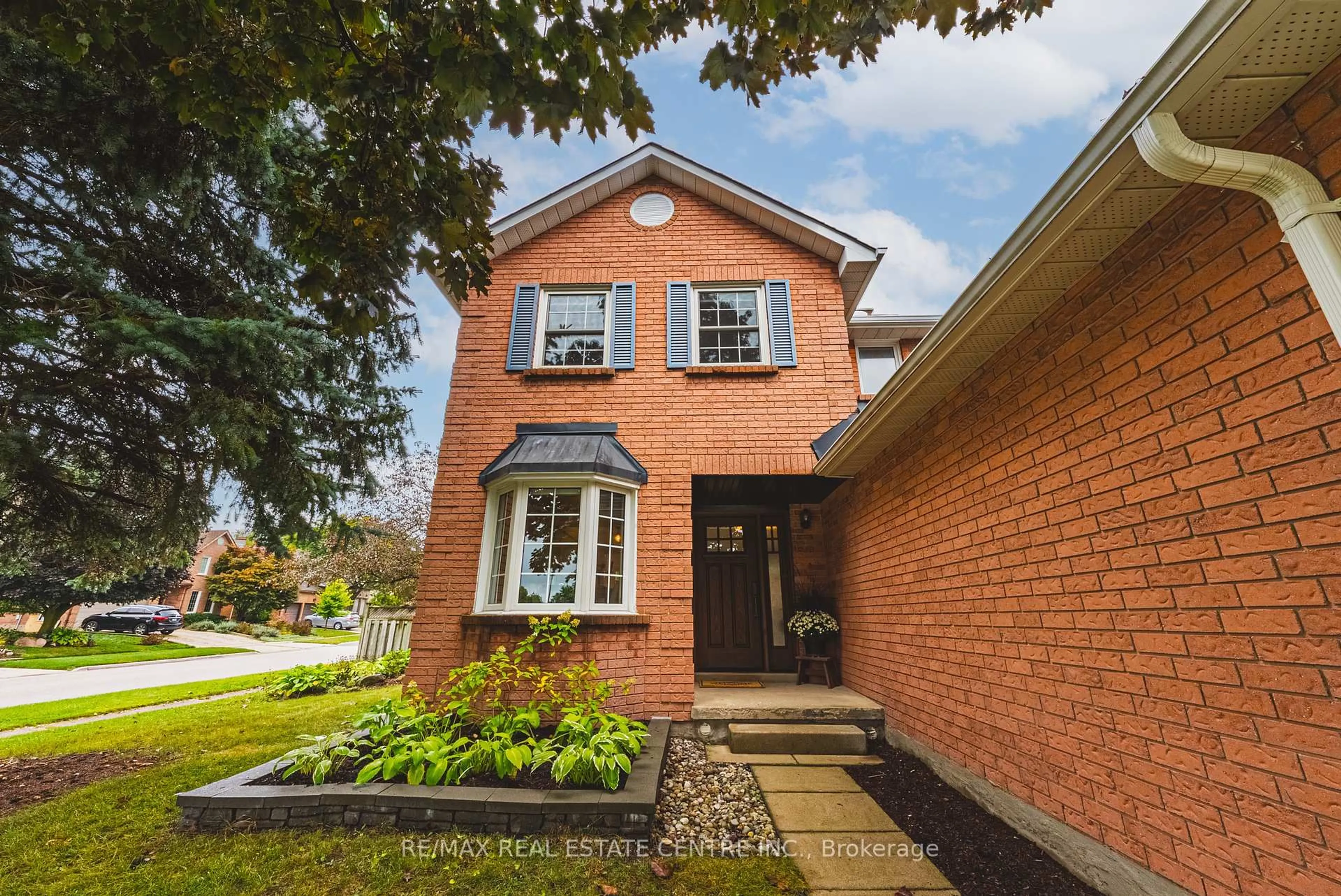 Home with brick exterior material, street for 35 Cowan Blvd, Cambridge Ontario N1T 1E6