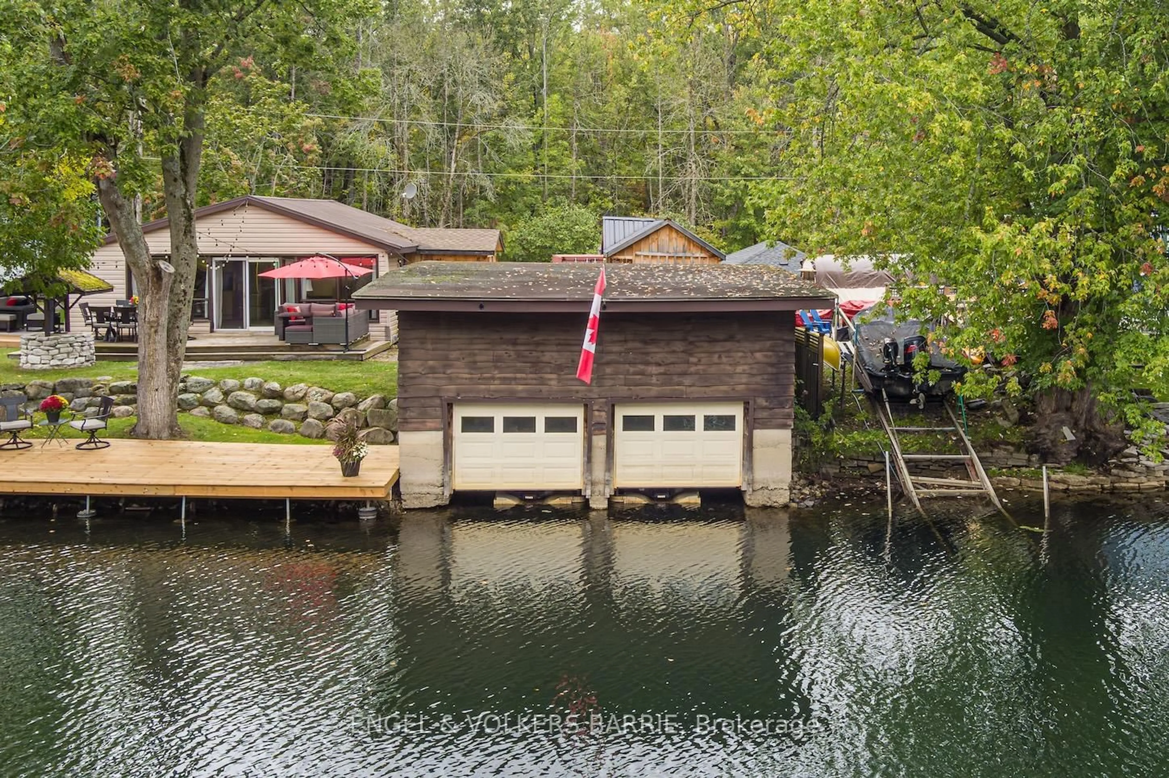 A pic from outside/outdoor area/front of a property/back of a property/a pic from drone, water/lake/river/ocean view for 1123 Severn River Rd, Gravenhurst Ontario P0E 1N0
