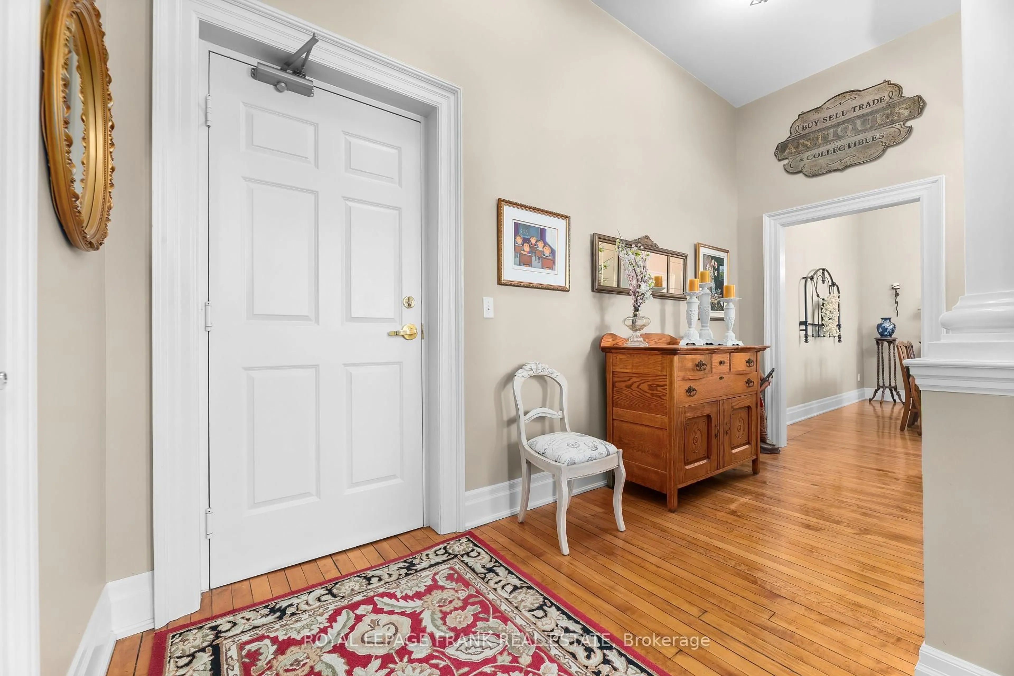 Indoor foyer for 72 Pine St #202, Port Hope Ontario L1A 3G8
