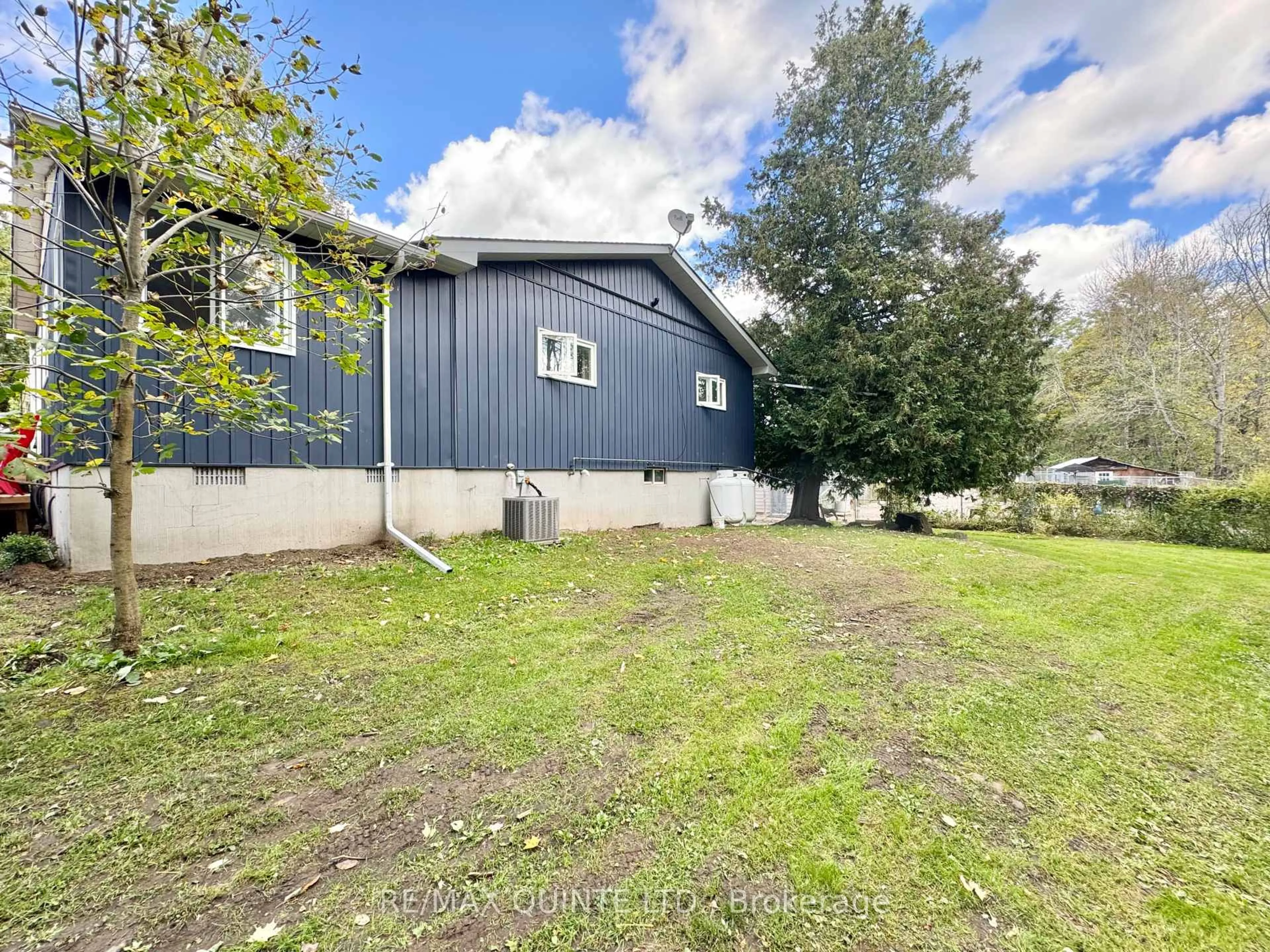 A pic from outside/outdoor area/front of a property/back of a property/a pic from drone, street for 109006 Hwy 7 Highway, Tweed Ontario K0K 3J0
