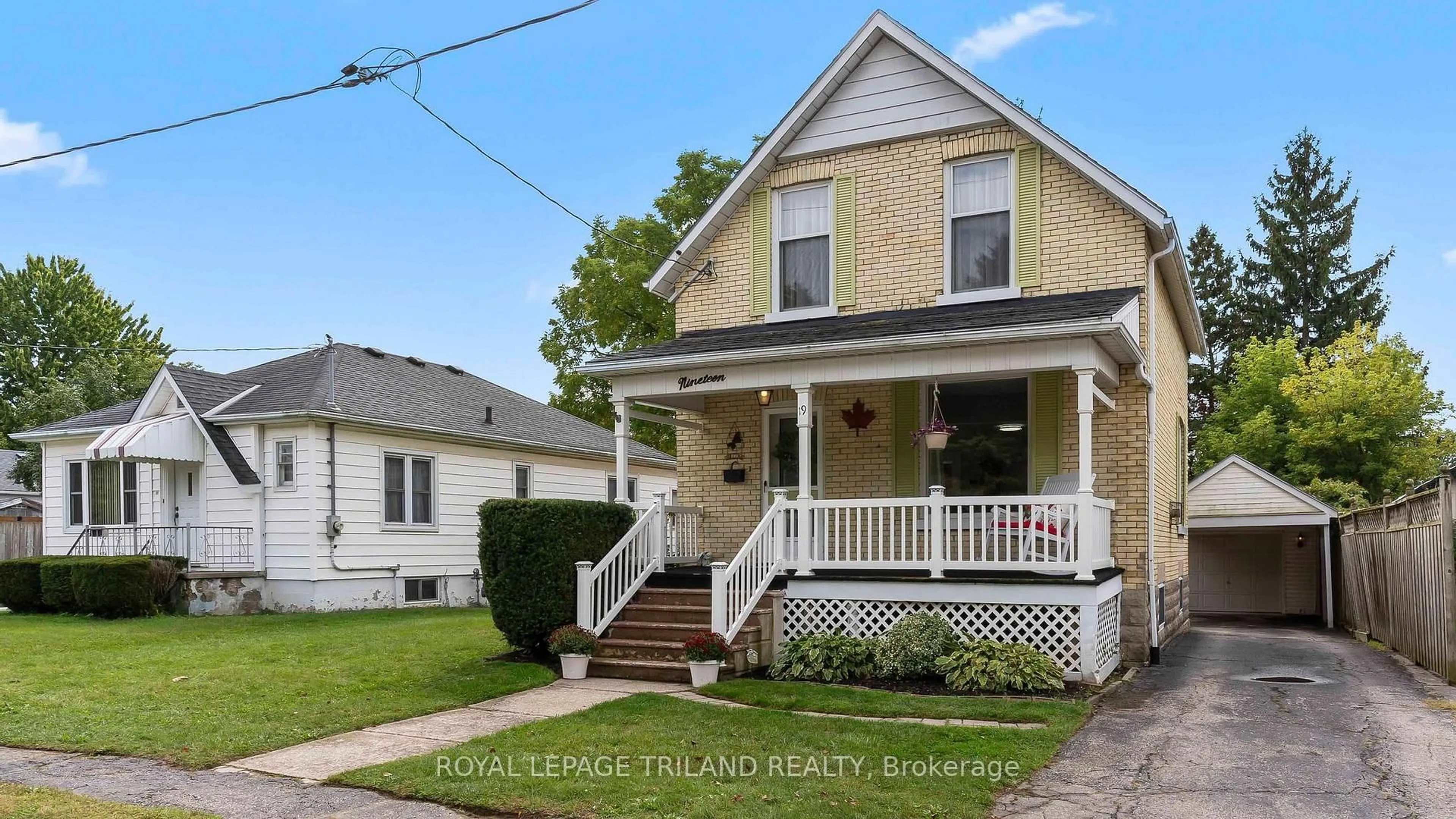 Home with vinyl exterior material, street for 19 CEDAR St, St. Thomas Ontario N5R 1M4