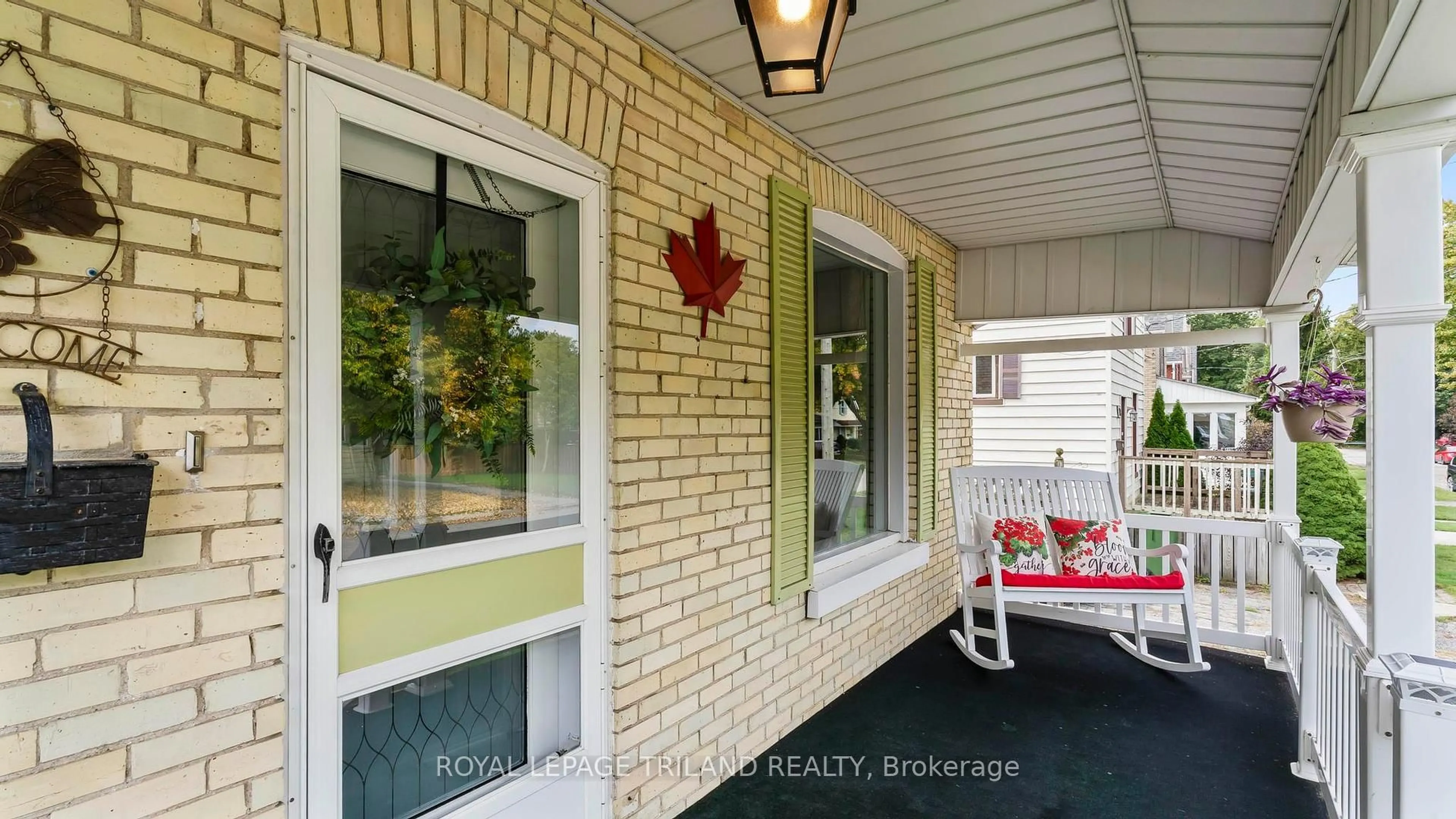 Indoor entryway for 19 CEDAR St, St. Thomas Ontario N5R 1M4