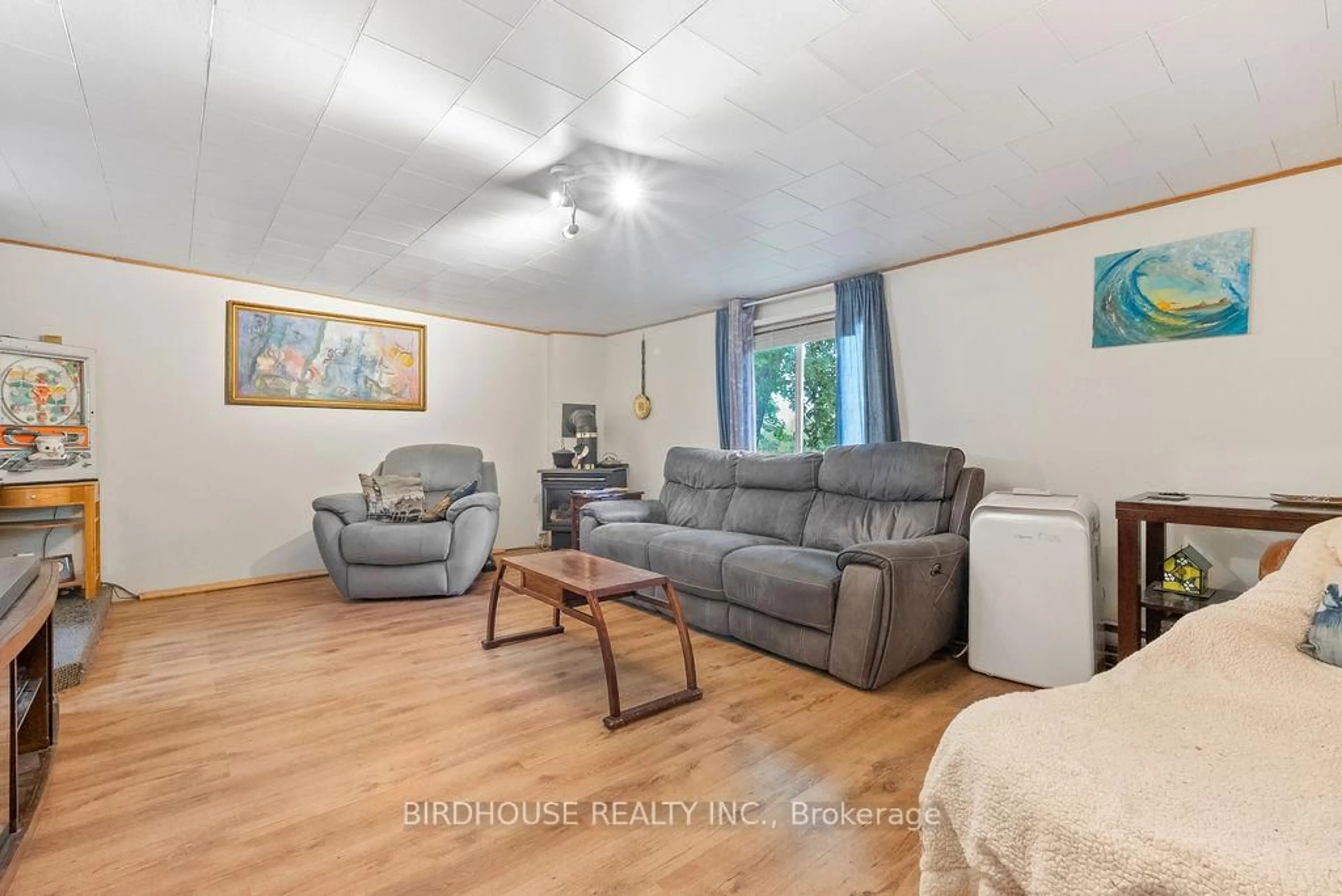 Living room with furniture, unknown for 10 Driftwood Cres, Kawartha Lakes Ontario K9V 0K1