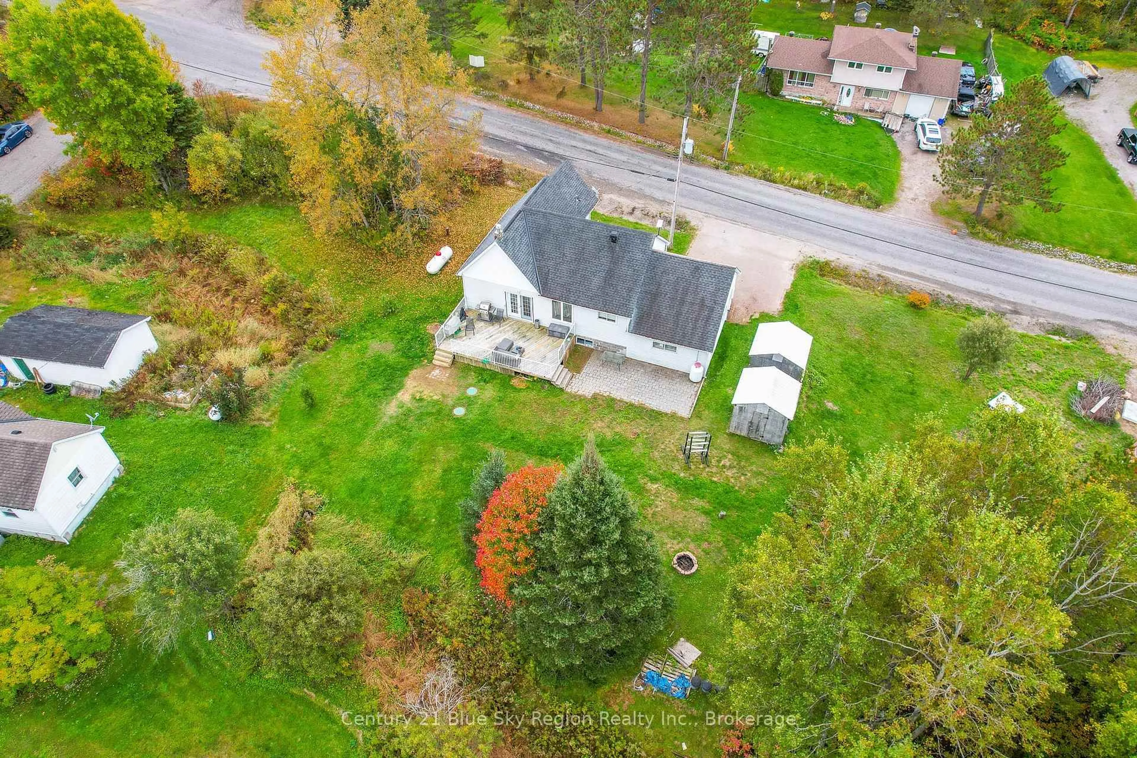 A pic from outside/outdoor area/front of a property/back of a property/a pic from drone, street for 90 Feronia Rd, North Bay Ontario P1B 8G4