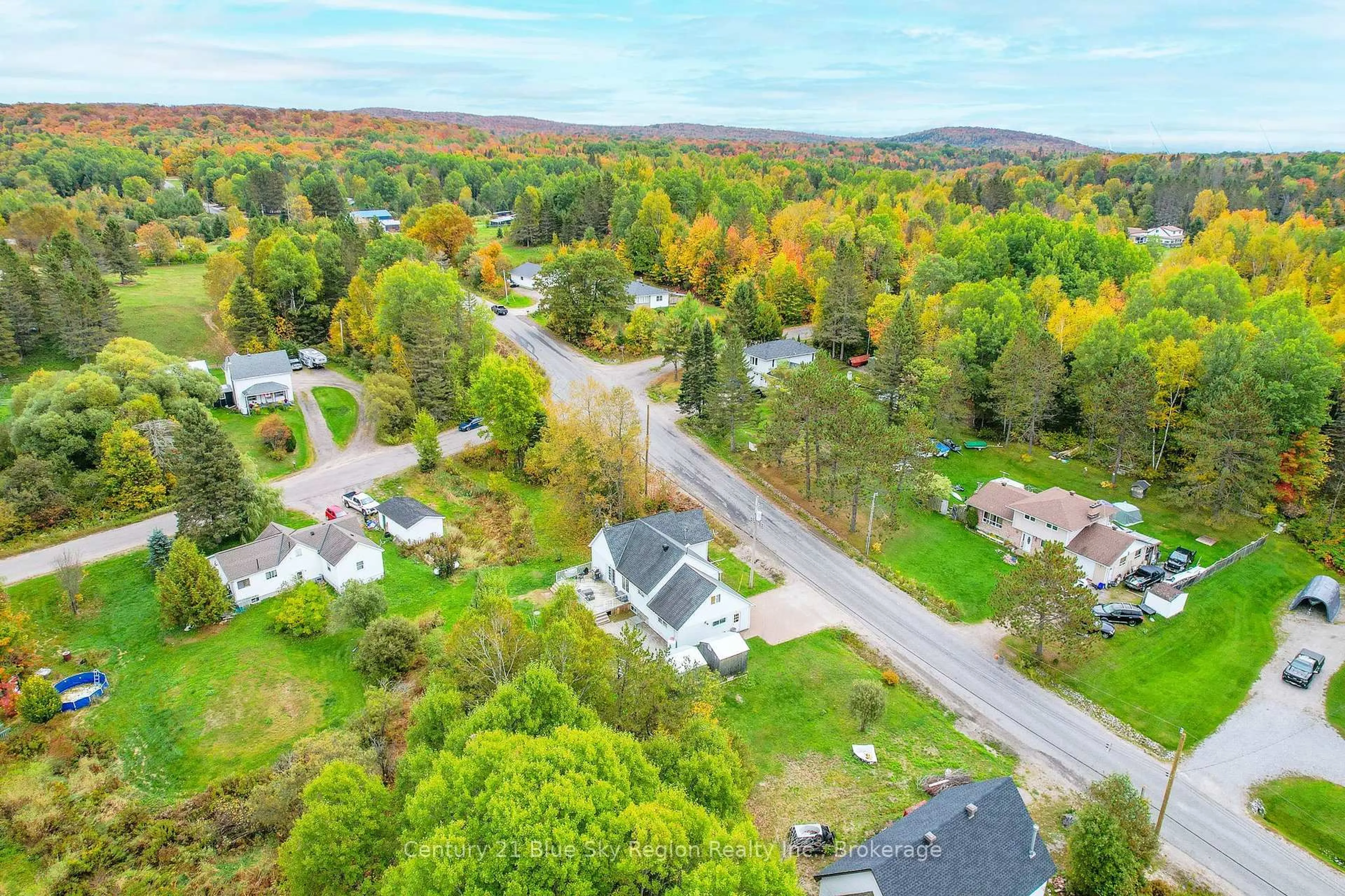 A pic from outside/outdoor area/front of a property/back of a property/a pic from drone, unknown for 90 Feronia Rd, North Bay Ontario P1B 8G4