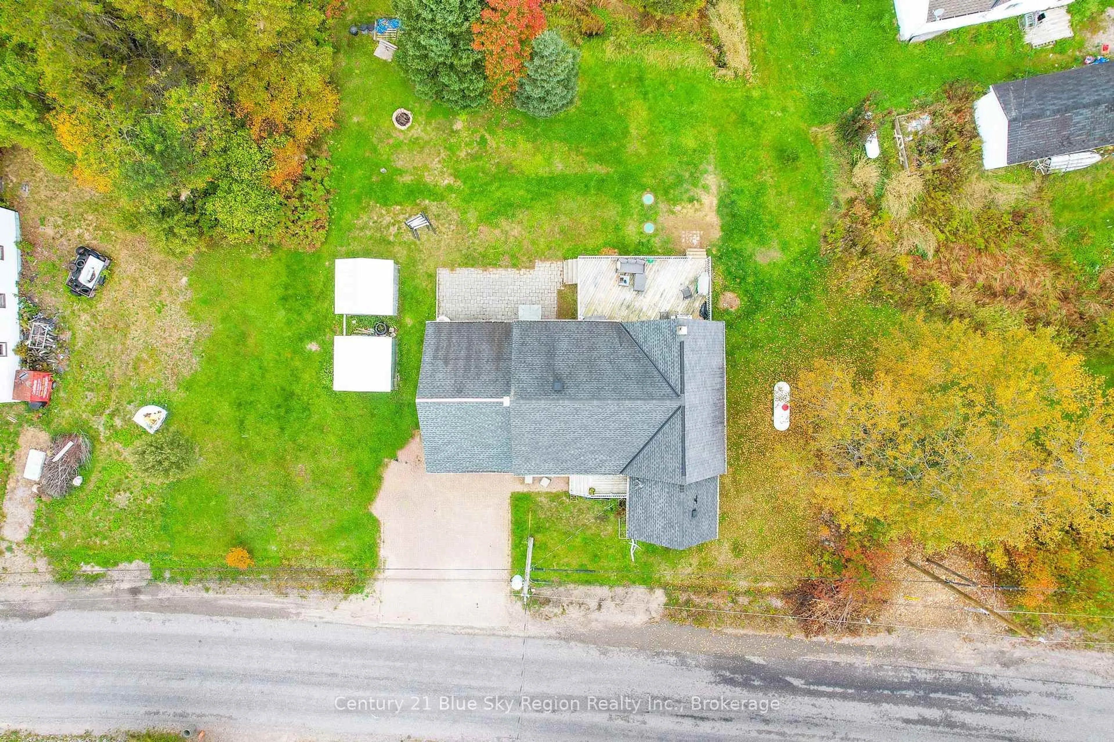 A pic from outside/outdoor area/front of a property/back of a property/a pic from drone, street for 90 Feronia Rd, North Bay Ontario P1B 8G4