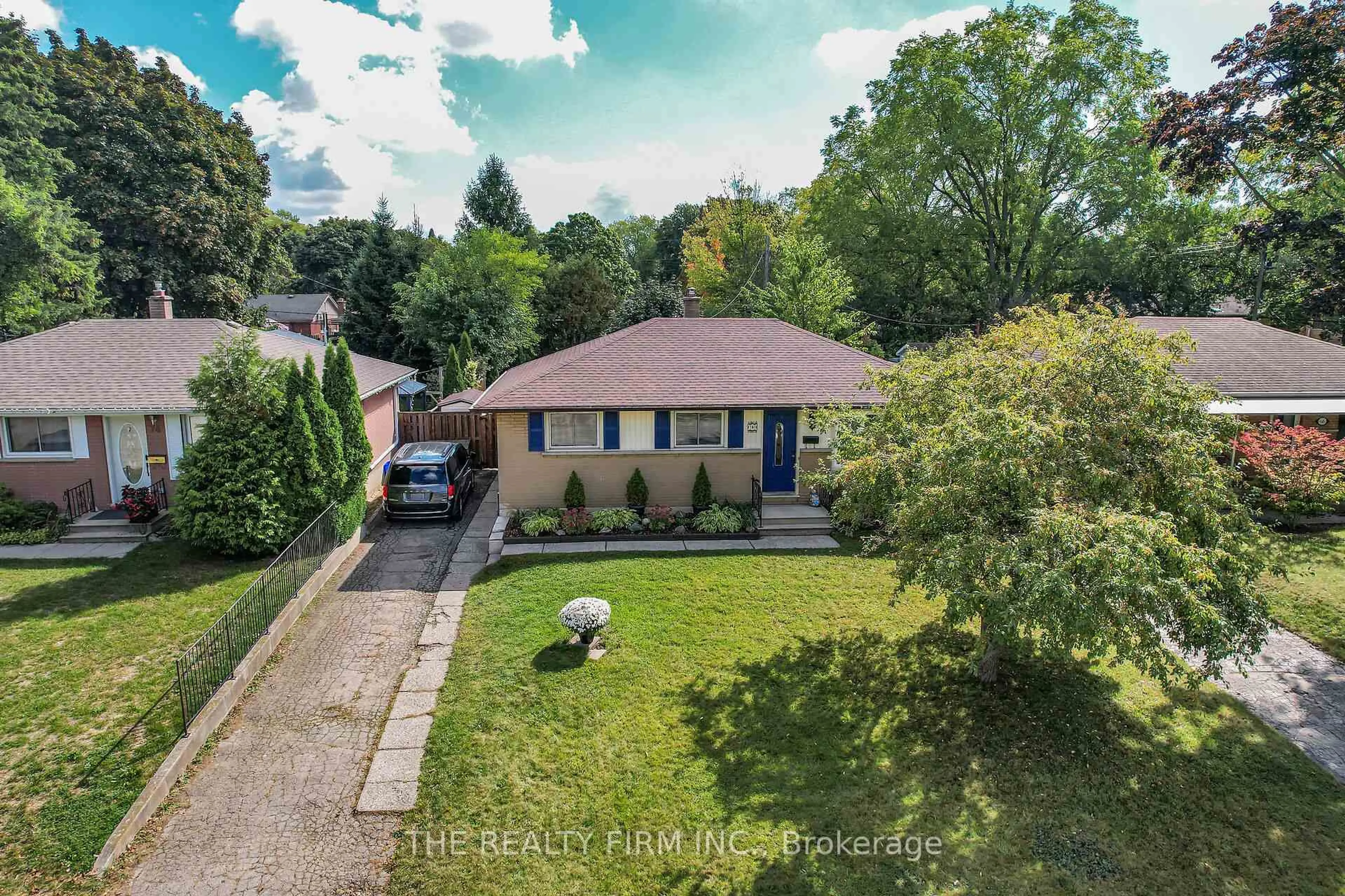 A pic from outside/outdoor area/front of a property/back of a property/a pic from drone, street for 70 Mark St, London East Ontario N5V 2G5