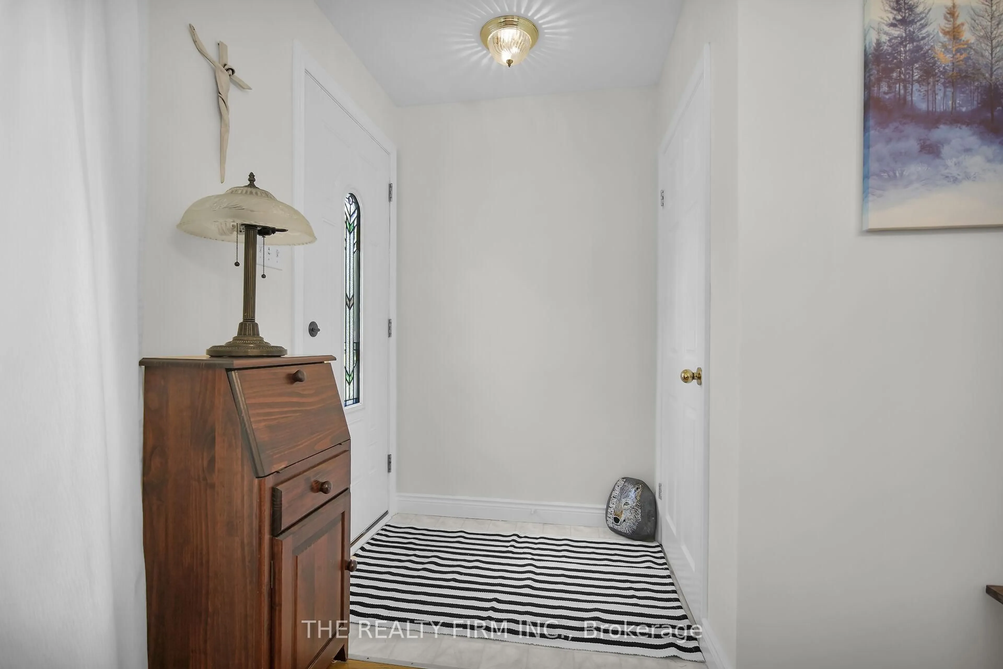 Indoor entryway for 70 Mark St, London East Ontario N5V 2G5