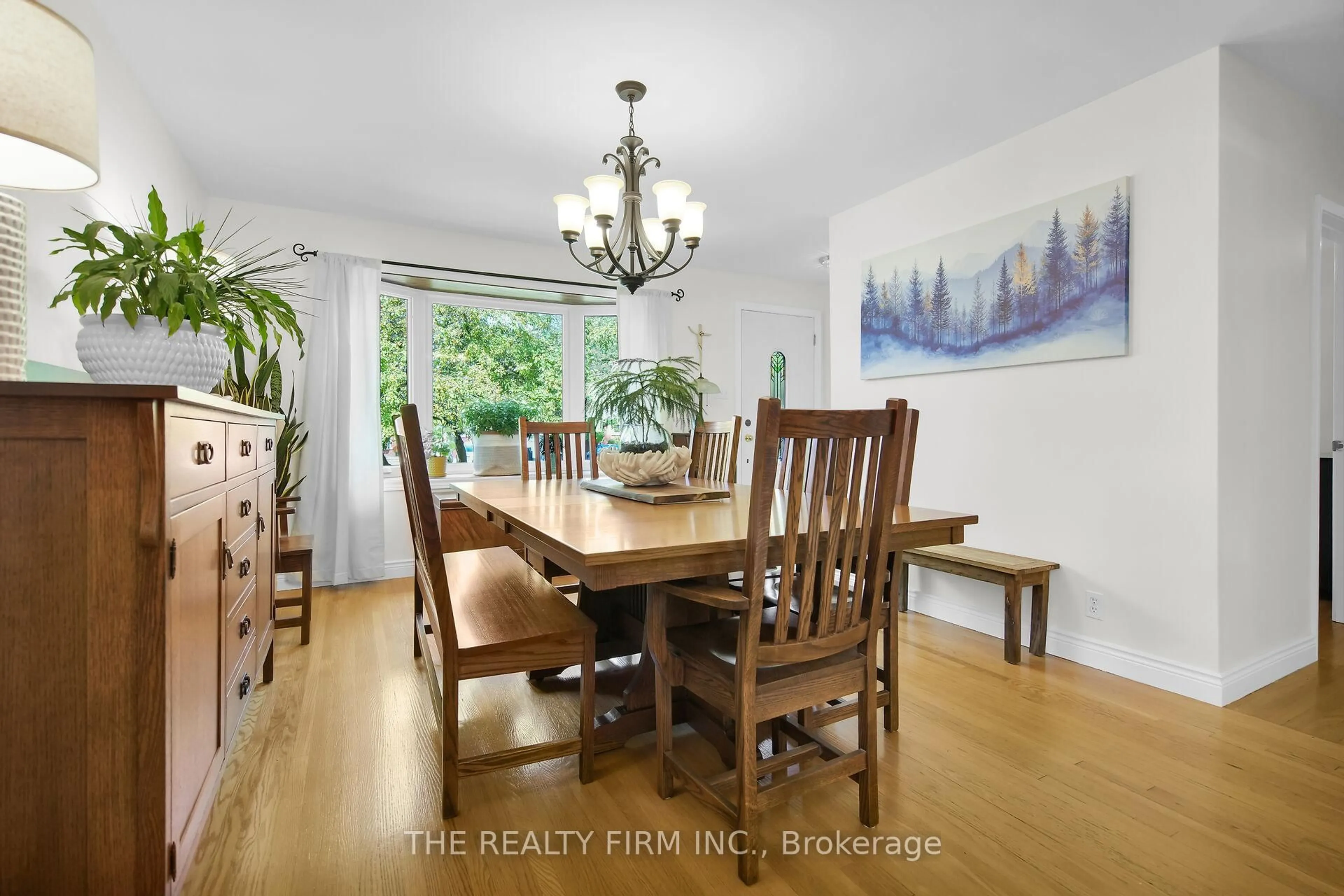 Dining room, wood/laminate floor for 70 Mark St, London East Ontario N5V 2G5